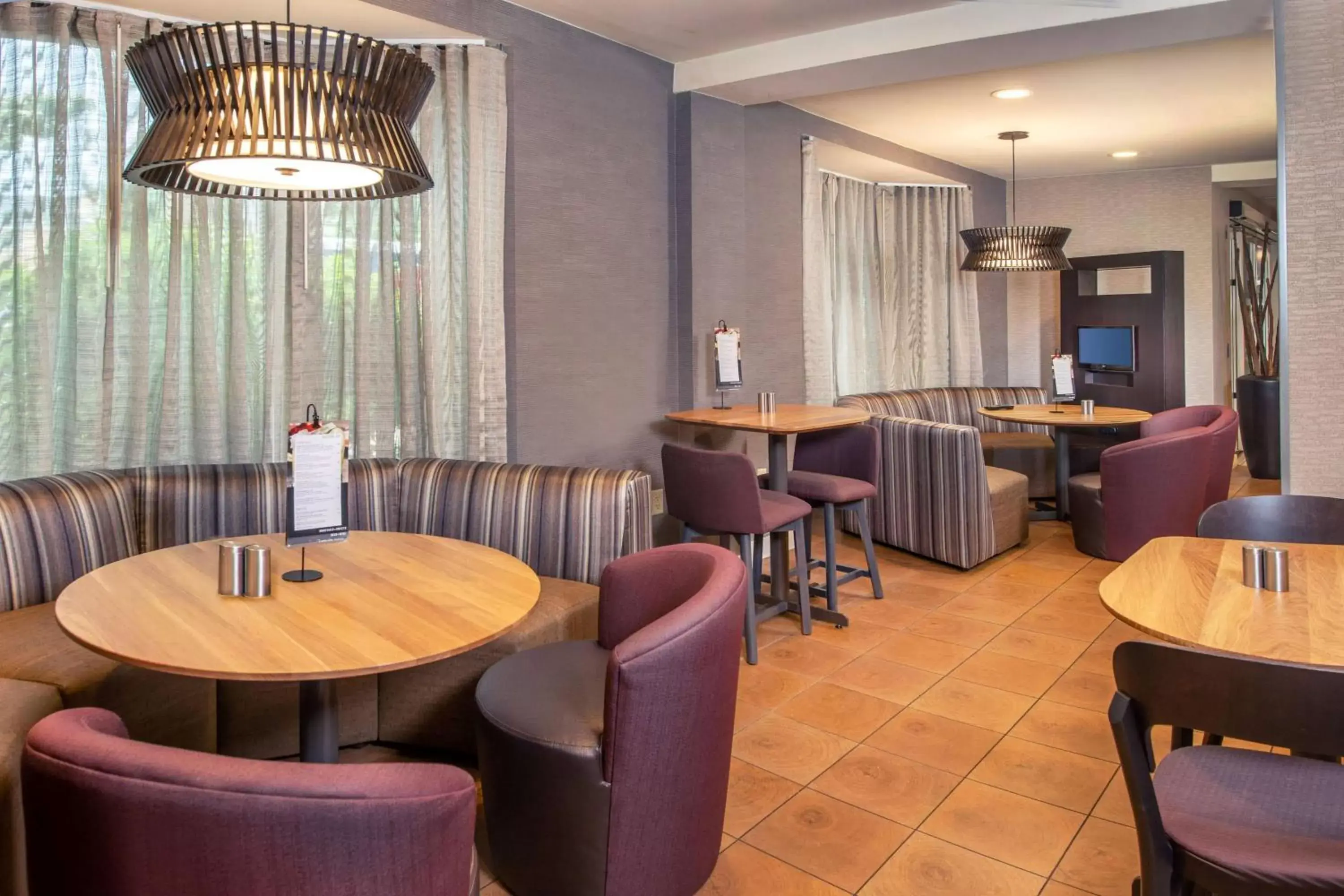 Business facilities, Lounge/Bar in Sonesta Select Allentown Bethlehem Airport