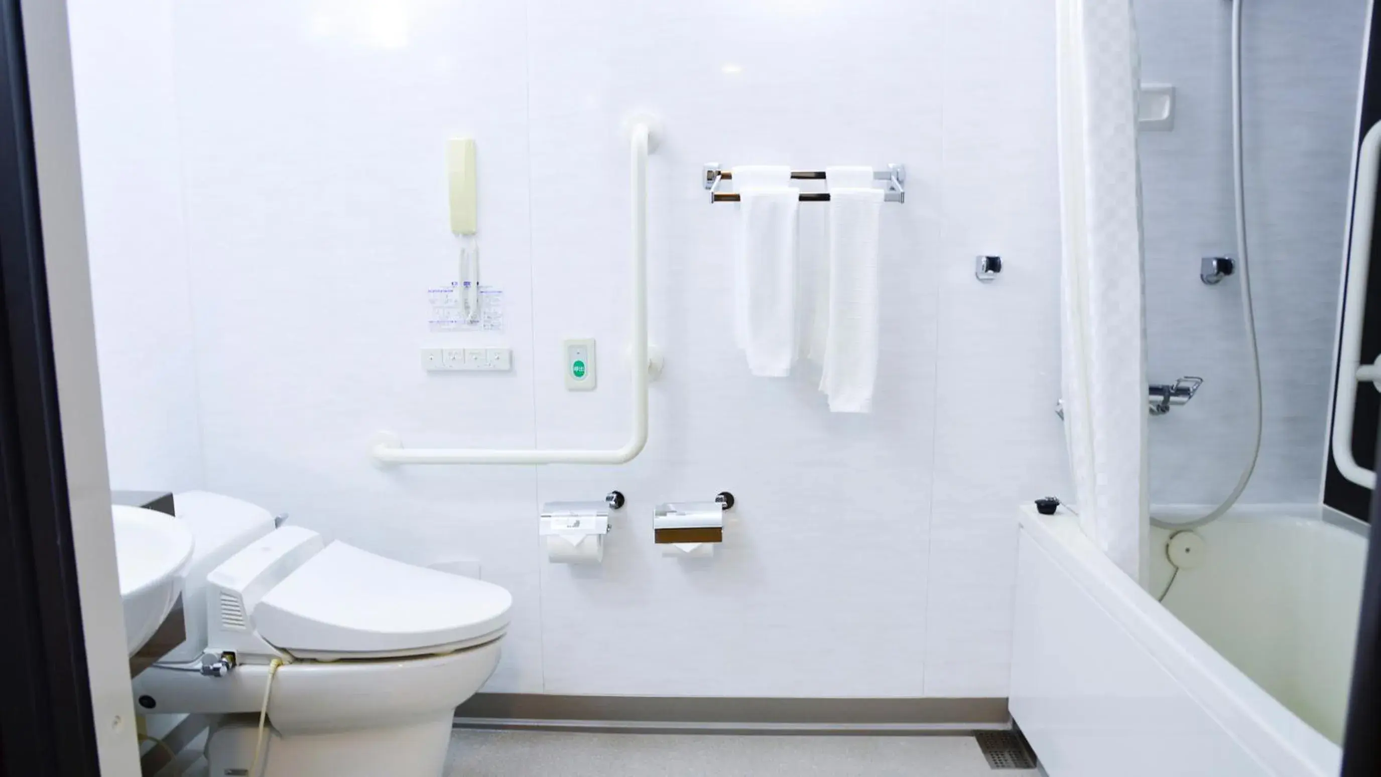 Shower, Bathroom in JR-EAST HOTEL METS YOKOHAMA-TSURUMI