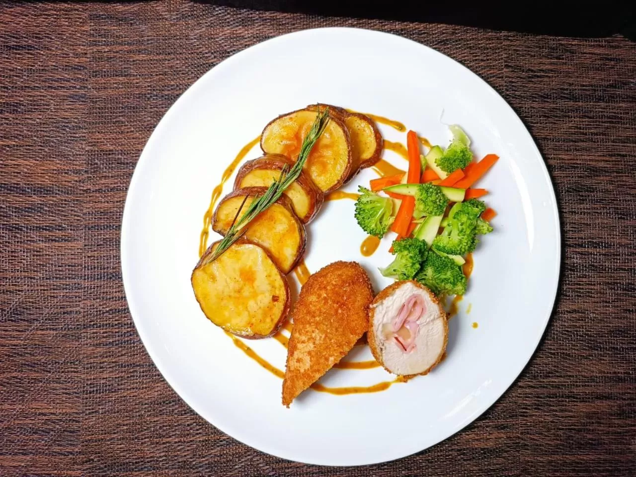 Restaurant/places to eat in El Rey Palace Hotel