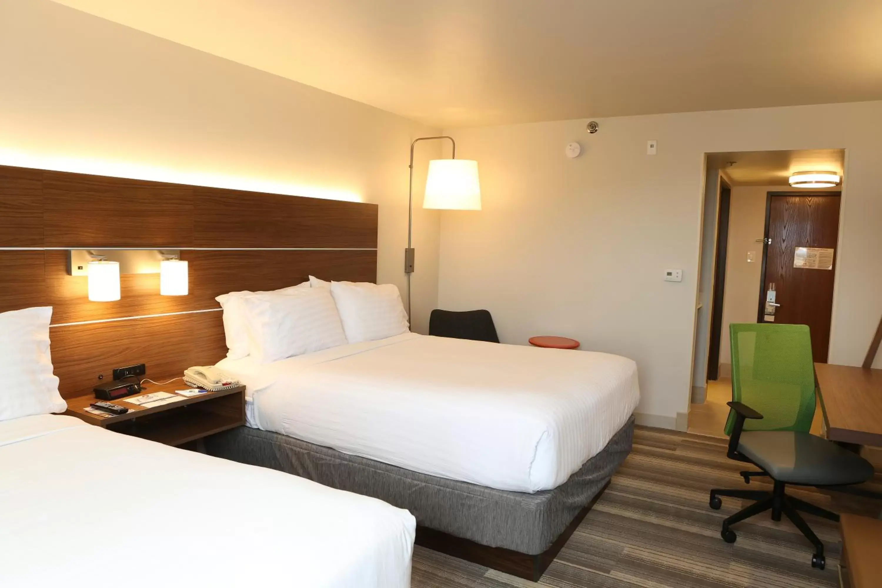 Bed in Holiday Inn Express Phoenix-Airport/University Drive, an IHG Hotel