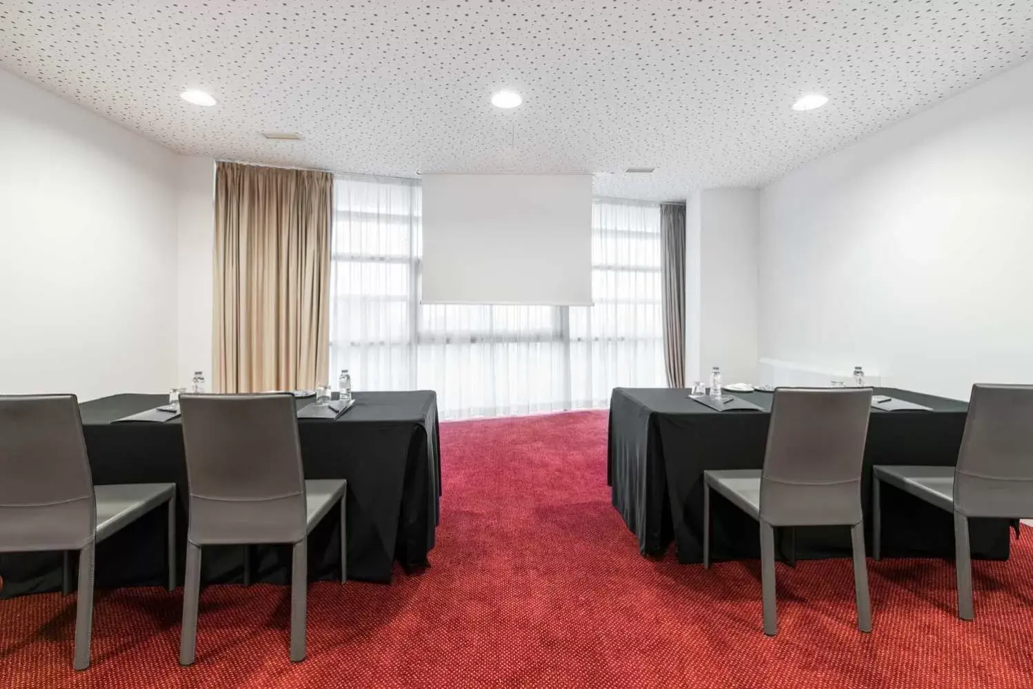 Meeting/conference room in Eurostars Oasis Plaza