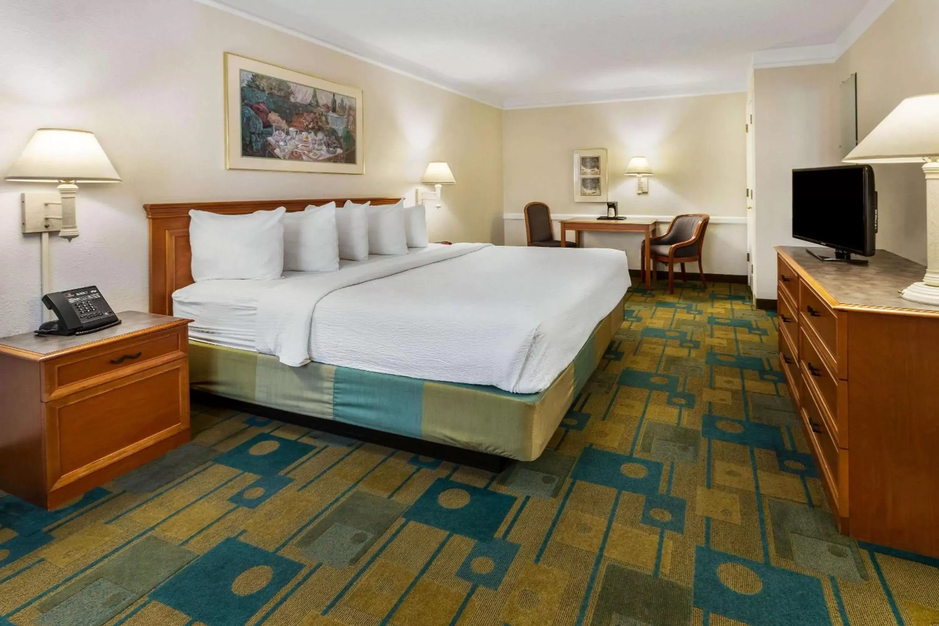 Photo of the whole room, Bed in La Quinta Inn by Wyndham Albuquerque Northeast