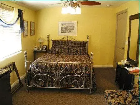 Bed in Always Inn San Clemente Bed & Breakfast by Elevate Rooms