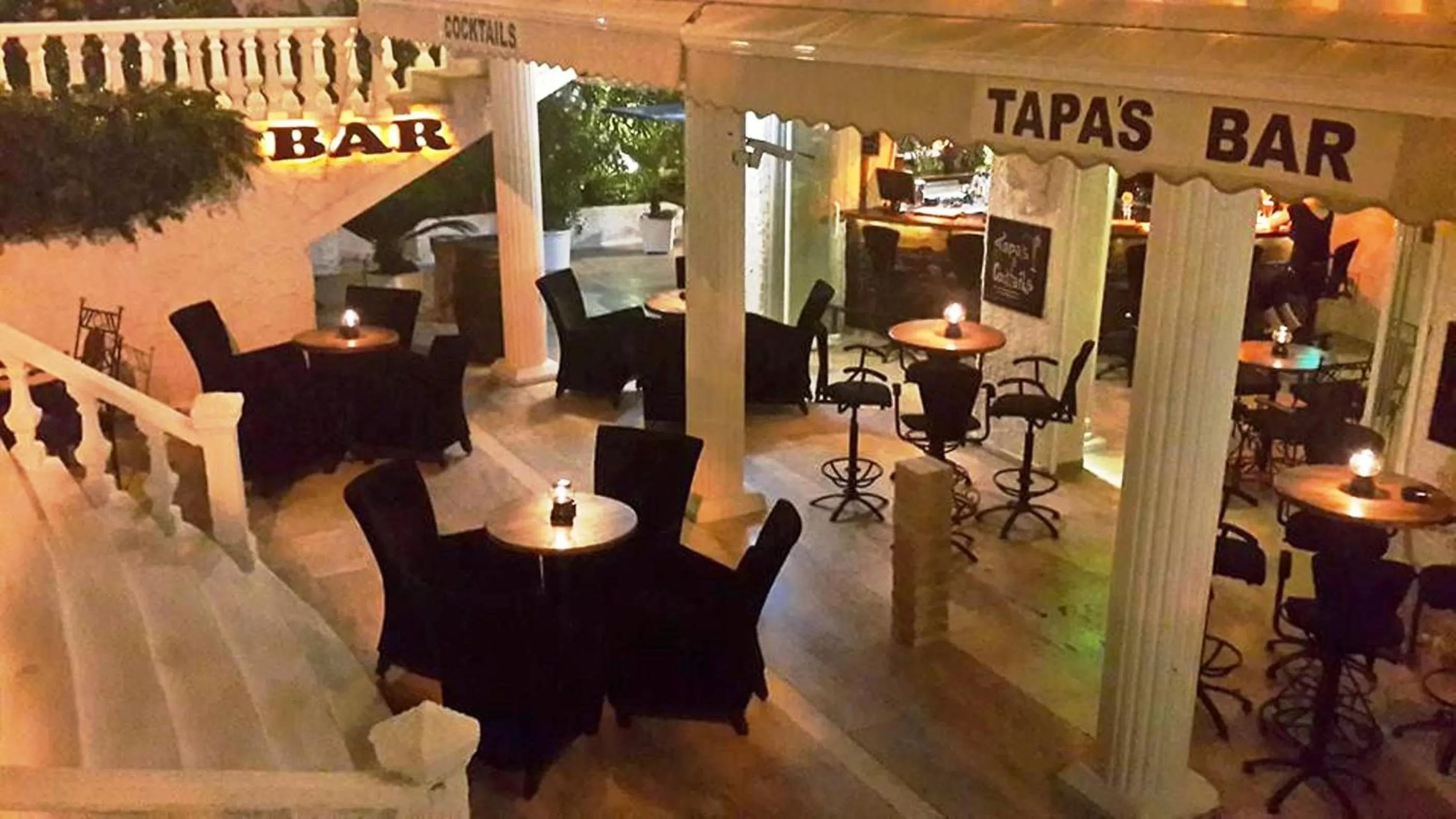 Drinks in Conny's Hotel (Adult Only) +18