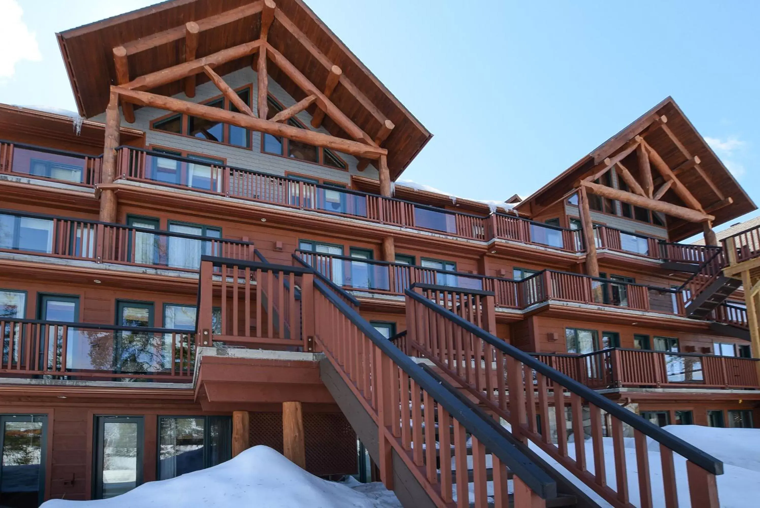 Property Building in Les Condos Du Lac Taureau- Rooms & Condos