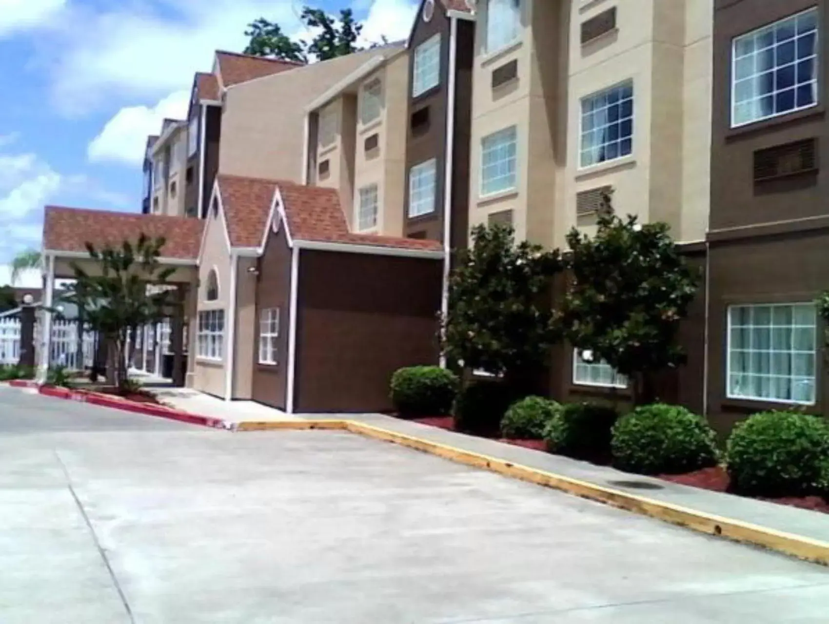 Property Building in Americas Best Value Inn & Suites Lake Charles at I-210 Exit 5