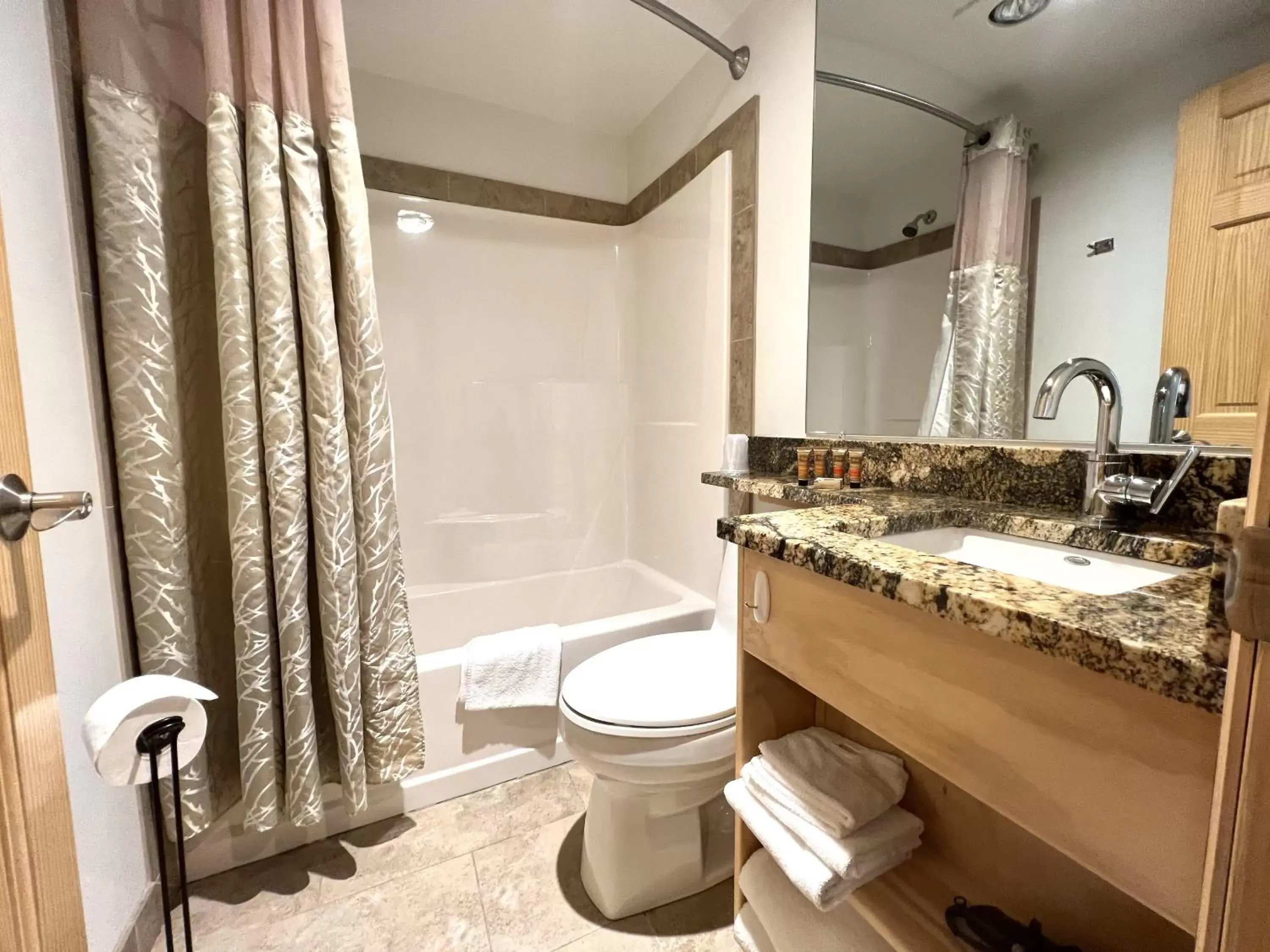 Bath, Bathroom in Nordic Lodge