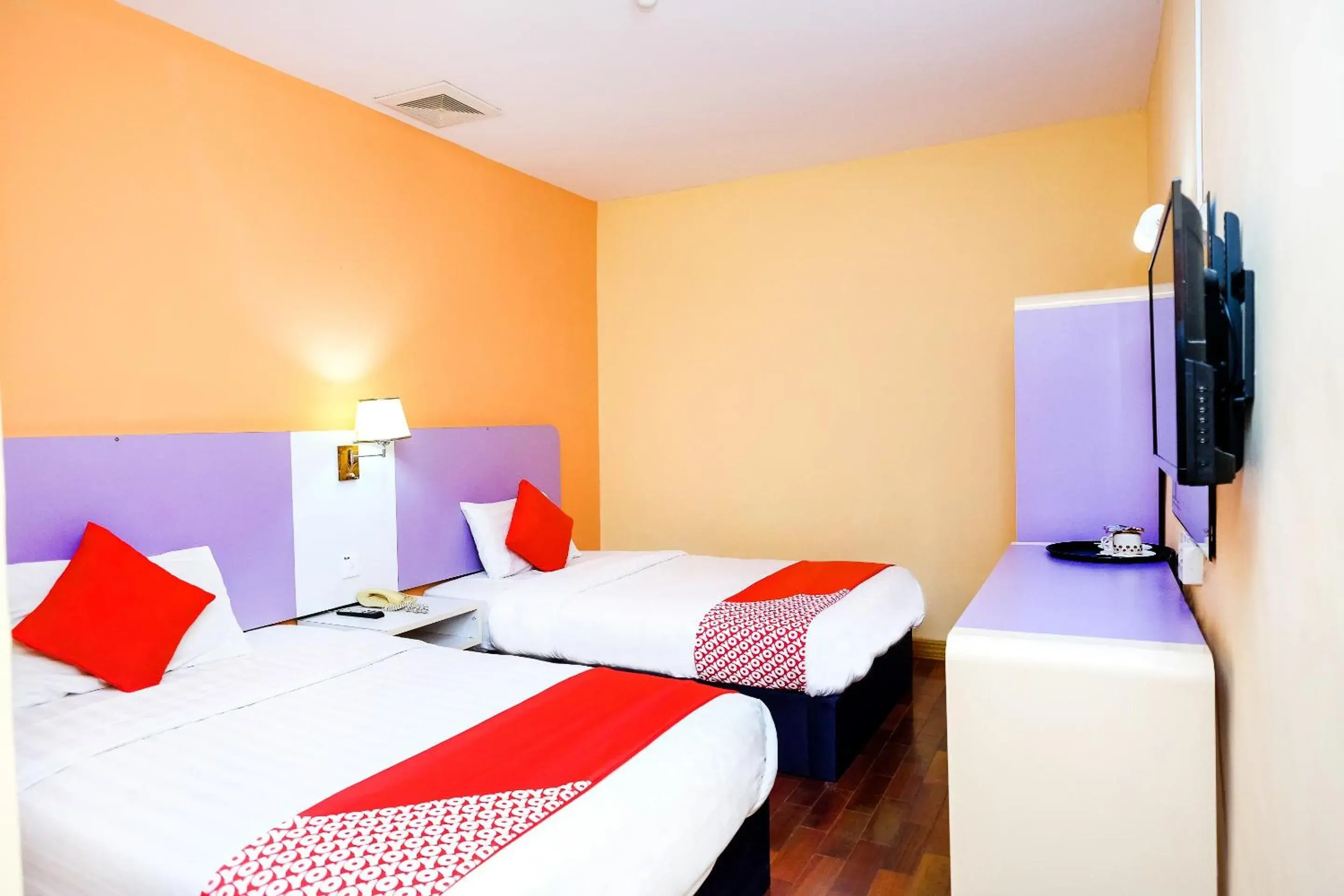 Bedroom, Bed in Super OYO 546 Grand City Hotel