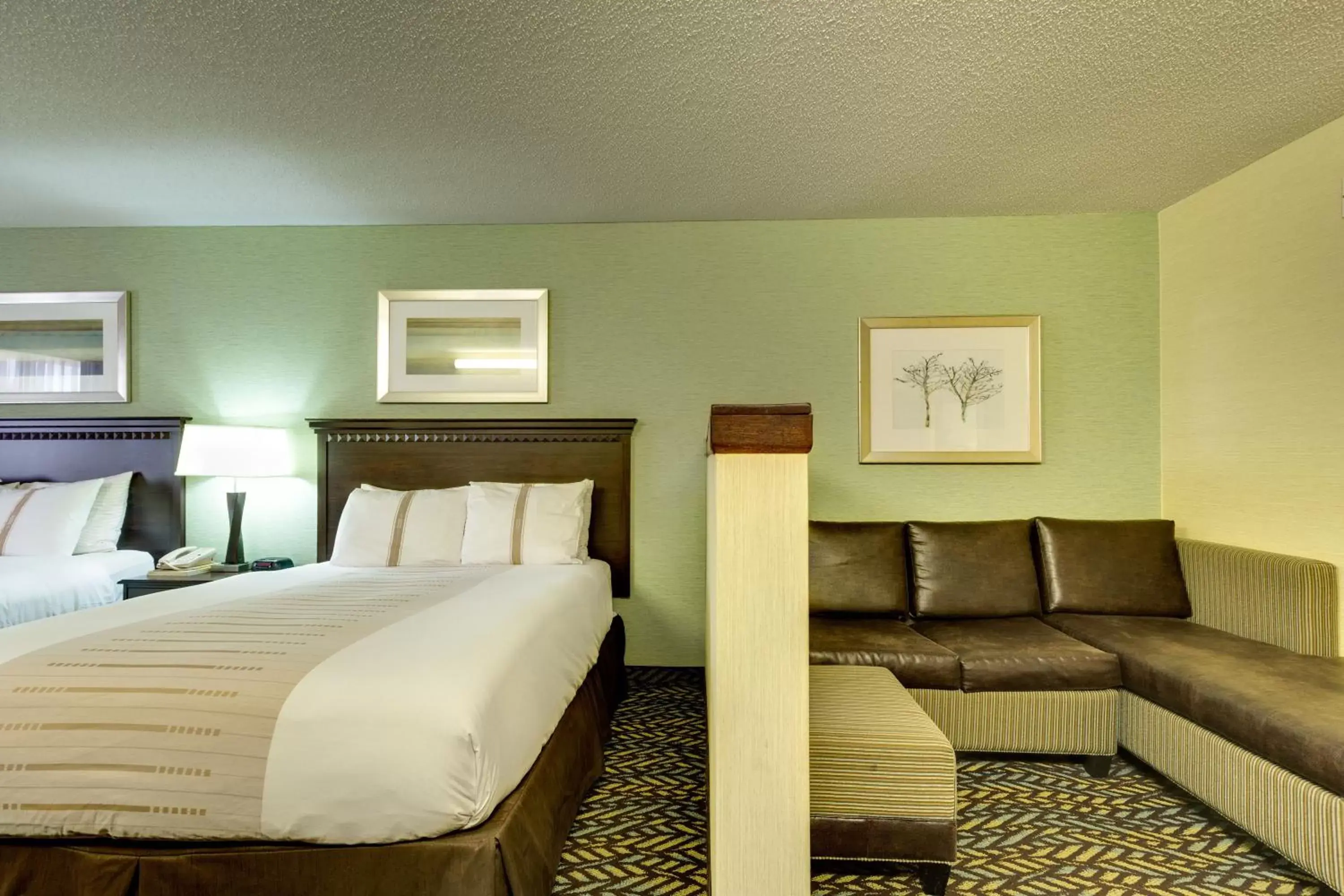 Photo of the whole room, Bed in Fireside Inn and Suites