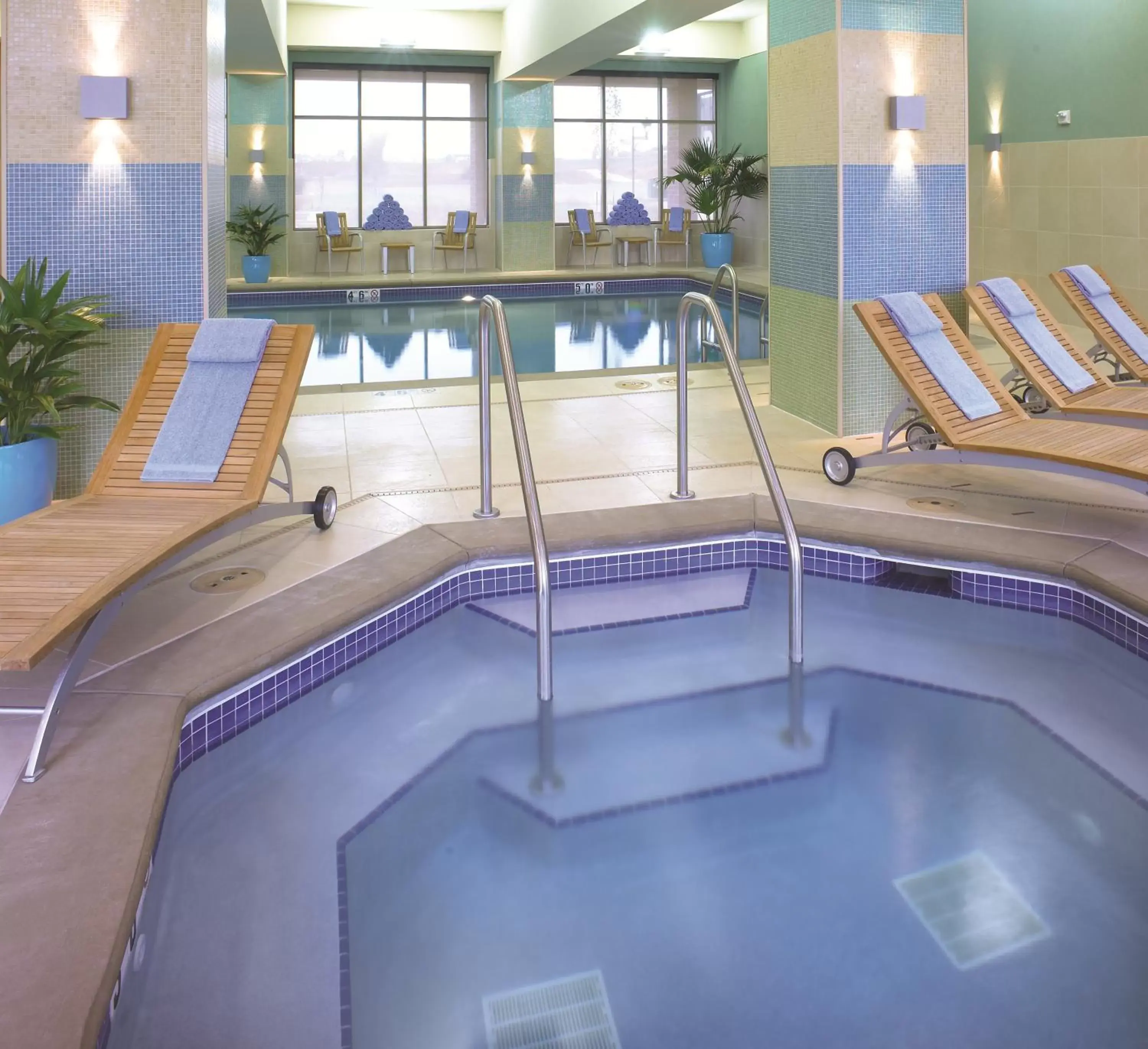 Hot Tub, Swimming Pool in Hyatt Regency Coralville