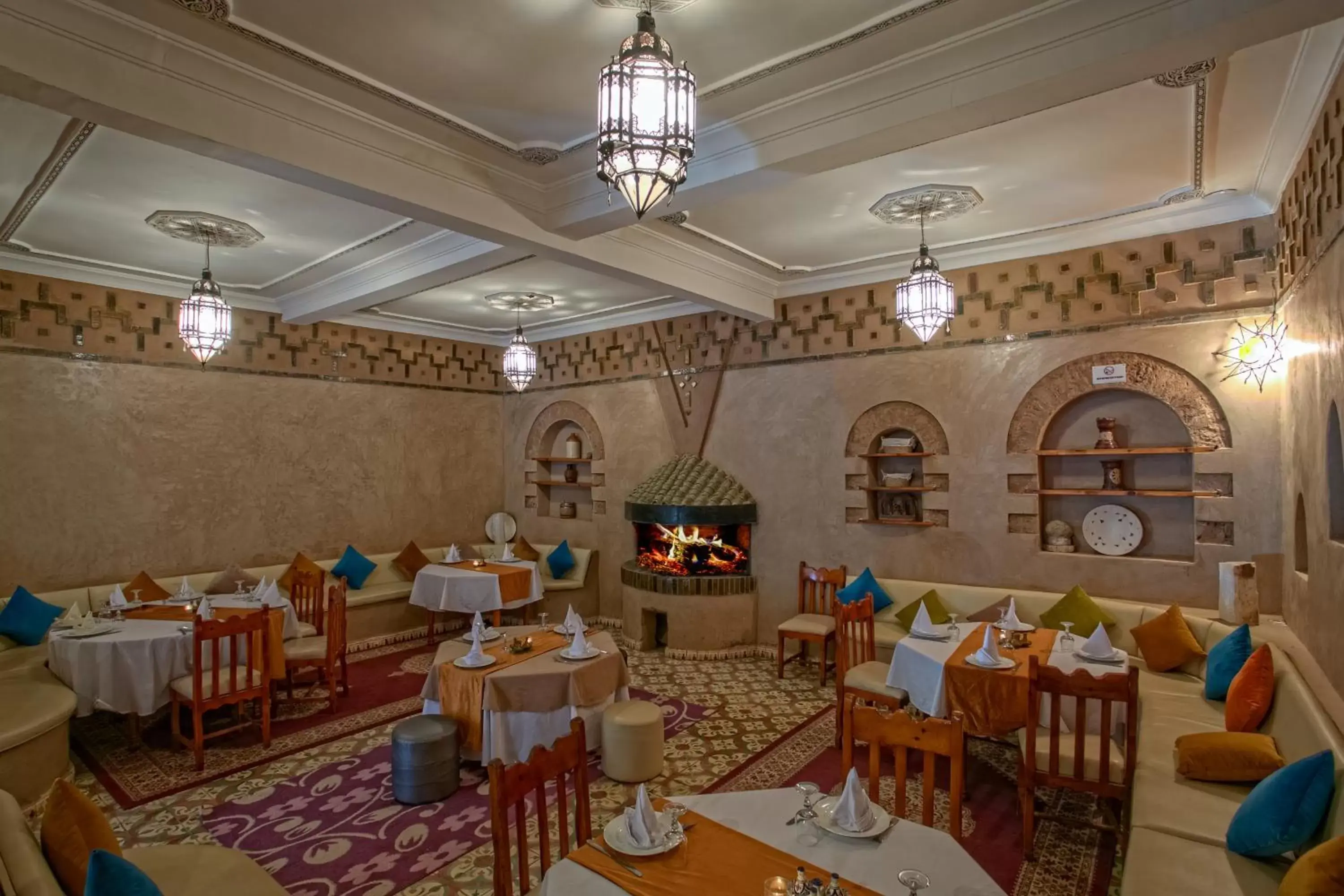 Seating area, Restaurant/Places to Eat in Kasbah Sirocco