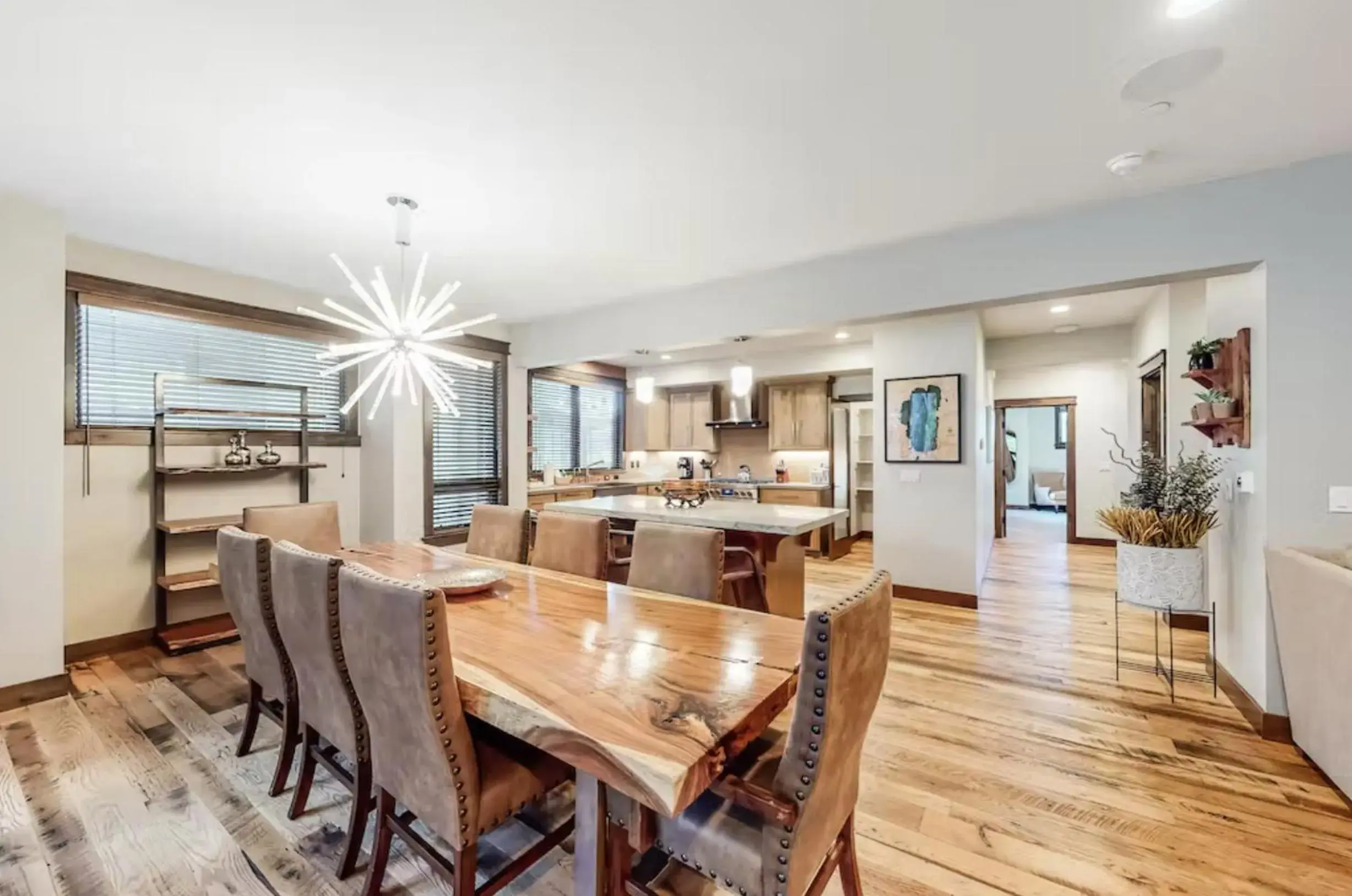 Dining area in Gondola Vista Luxury Villas by Ski Heavenly & Beaches