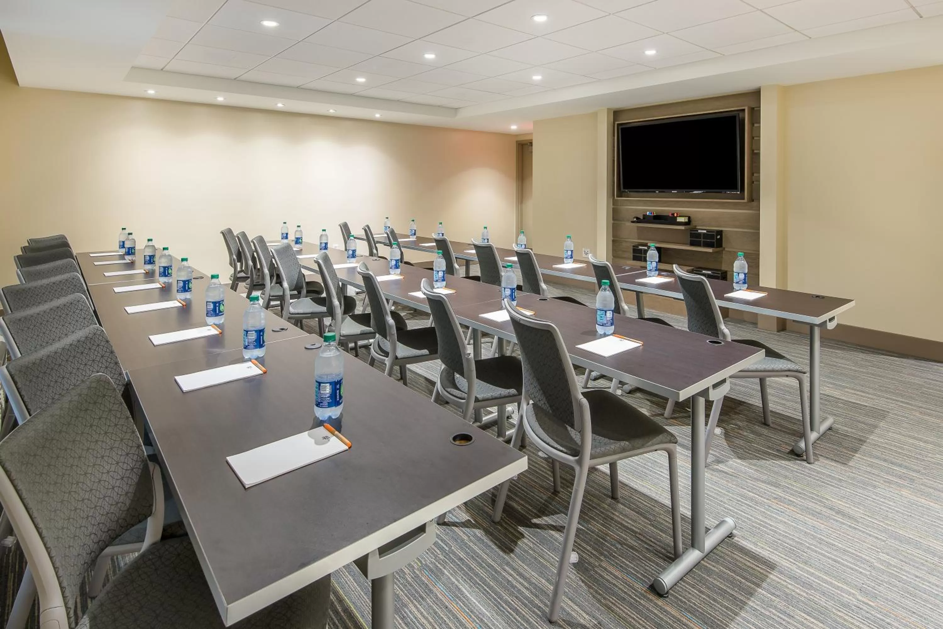 Meeting/conference room in EVEN Hotel Norwalk by IHG