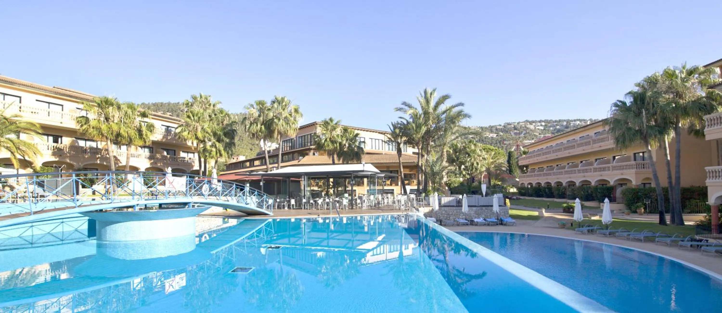 Swimming pool in Mon Port Hotel & Spa