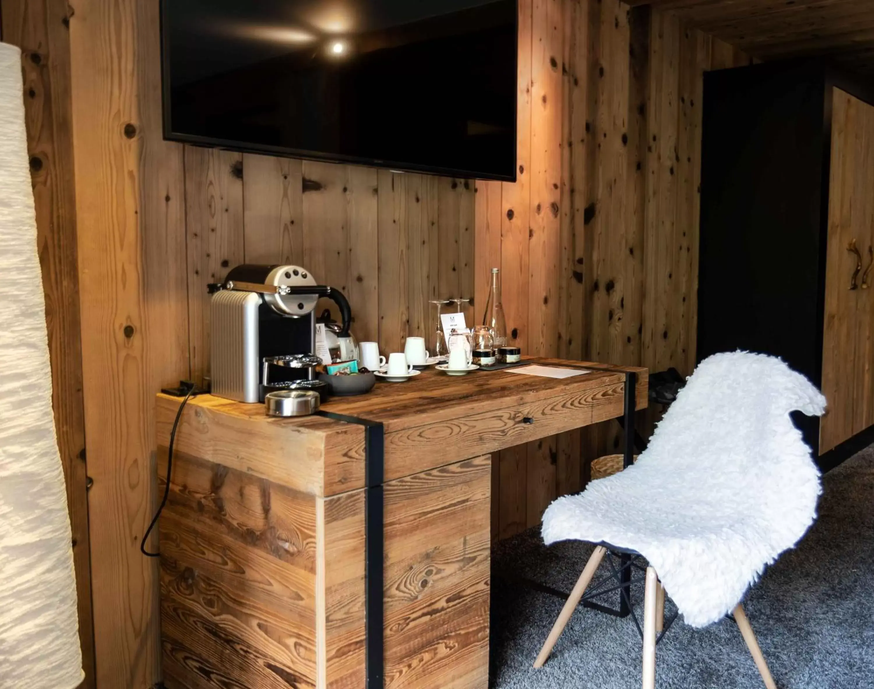 Bedroom, TV/Entertainment Center in M de Megève