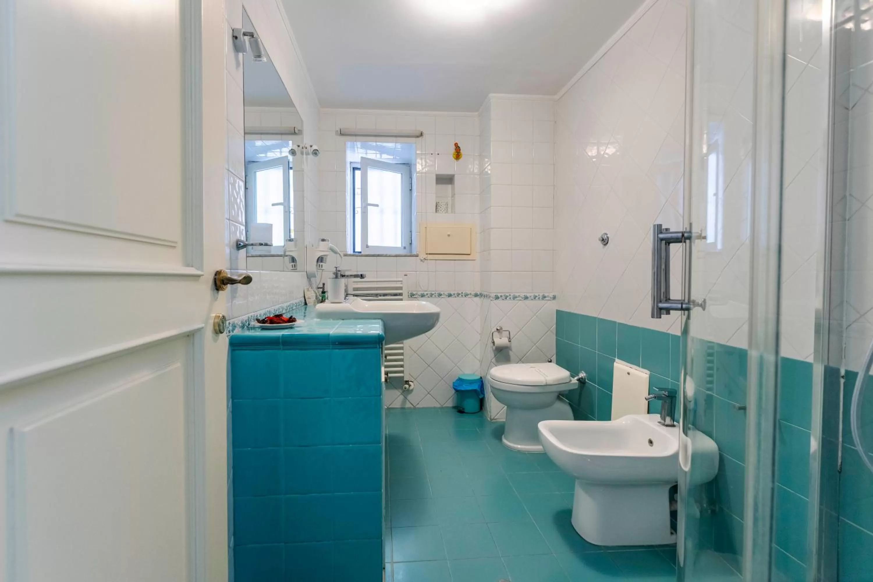 Shower in La Casa Del Sole A Mergellina