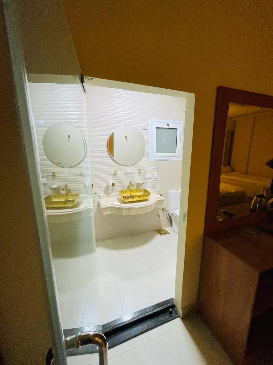 Shower in Solima Pyramids View