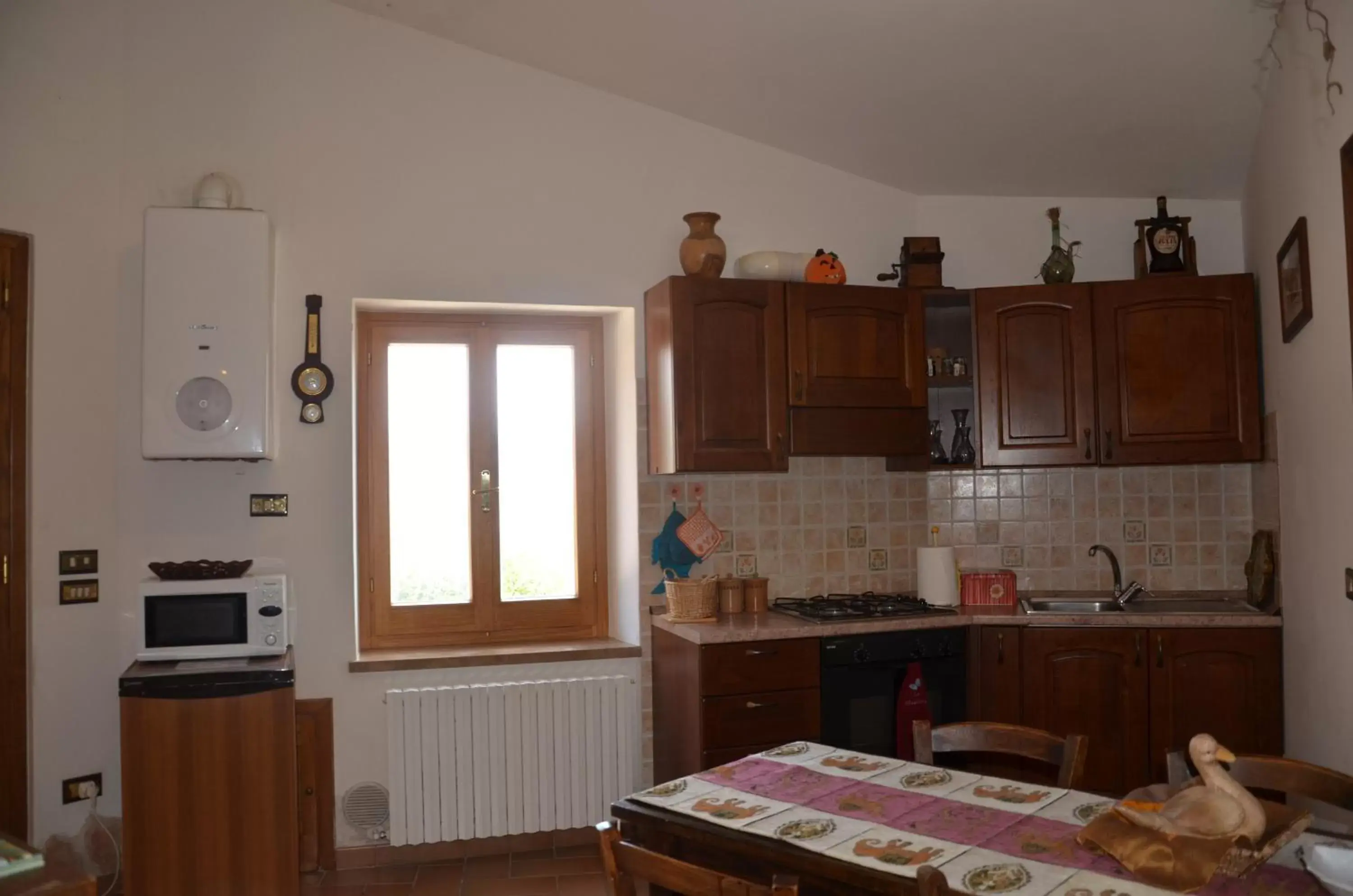 Communal kitchen, Kitchen/Kitchenette in B&B La Terrazza Del Subasio