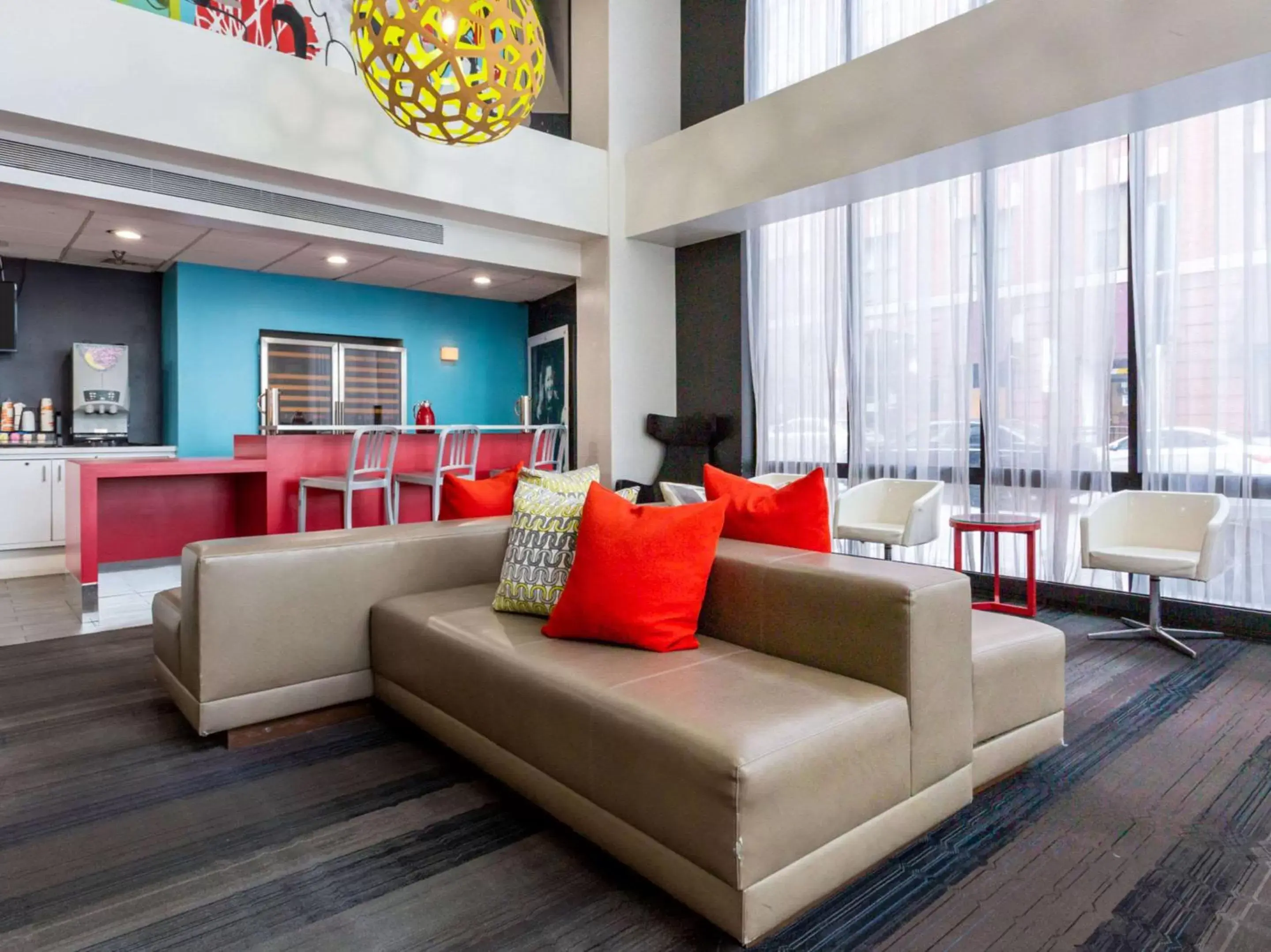 Lobby or reception, Seating Area in Comfort Inn & Suites Baltimore Inner Harbor
