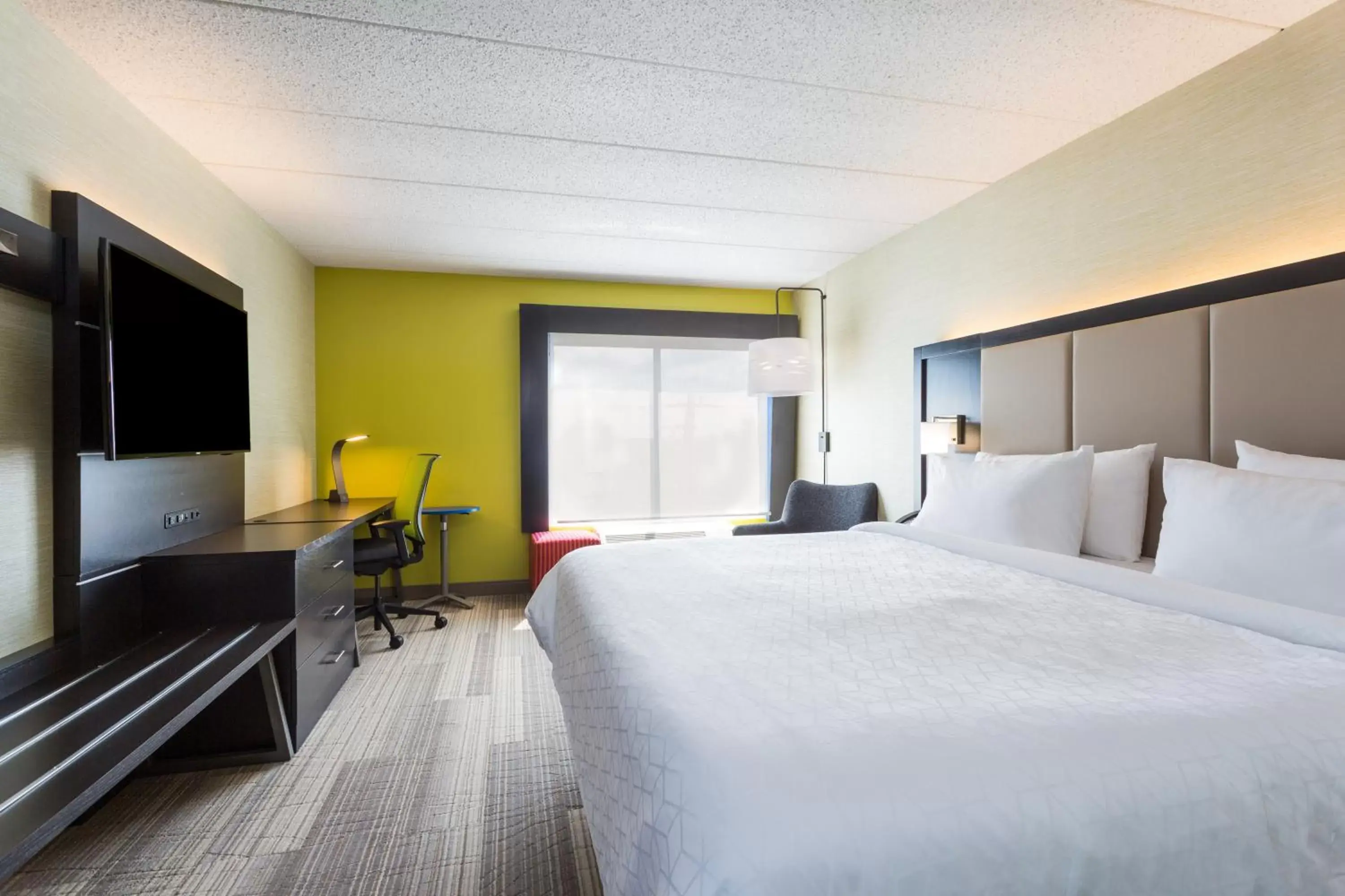 Bed in Holiday Inn Express - Lorton, an IHG Hotel