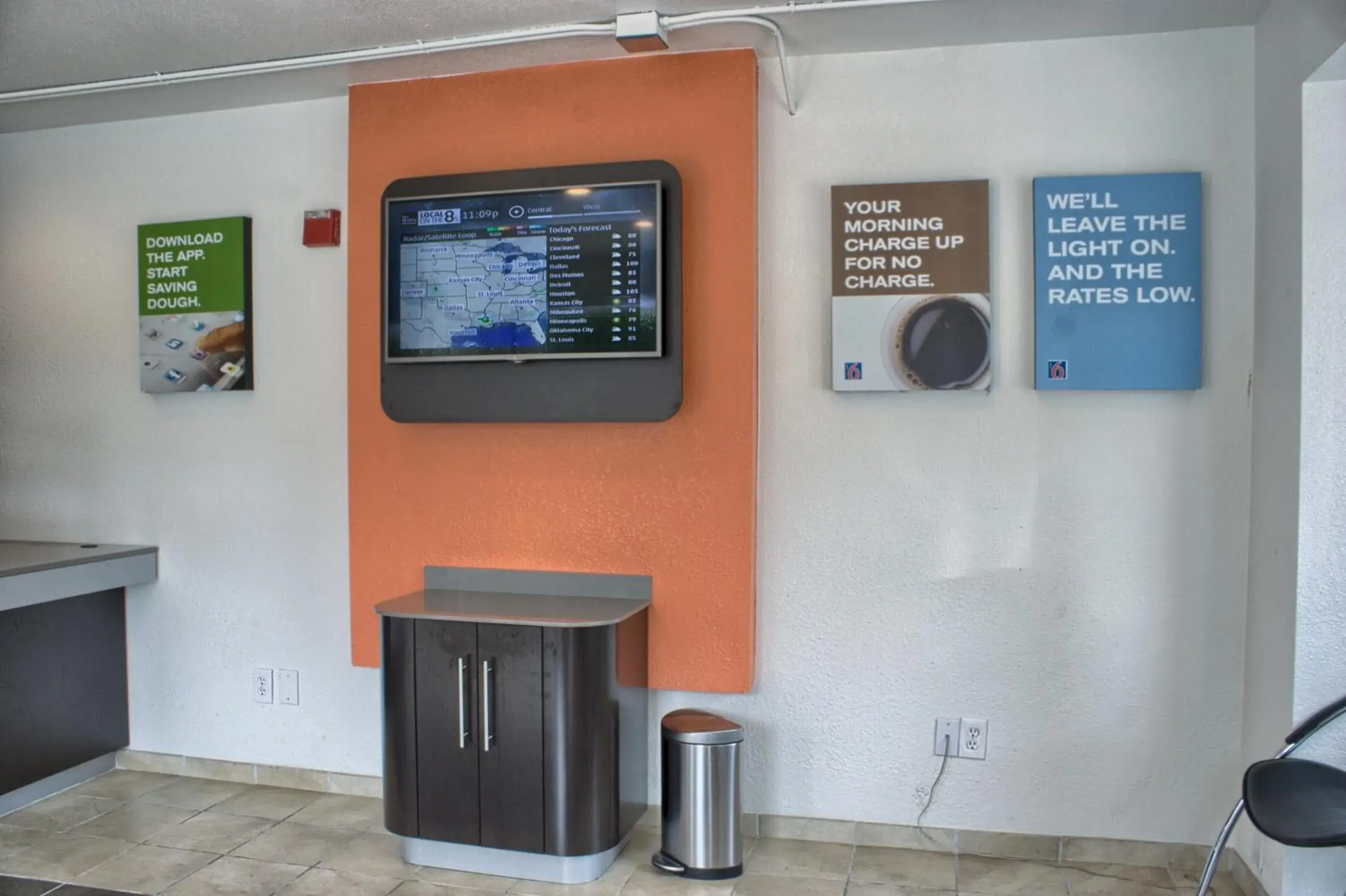 Lobby or reception, TV/Entertainment Center in Motel 6-Seattle, WA - South