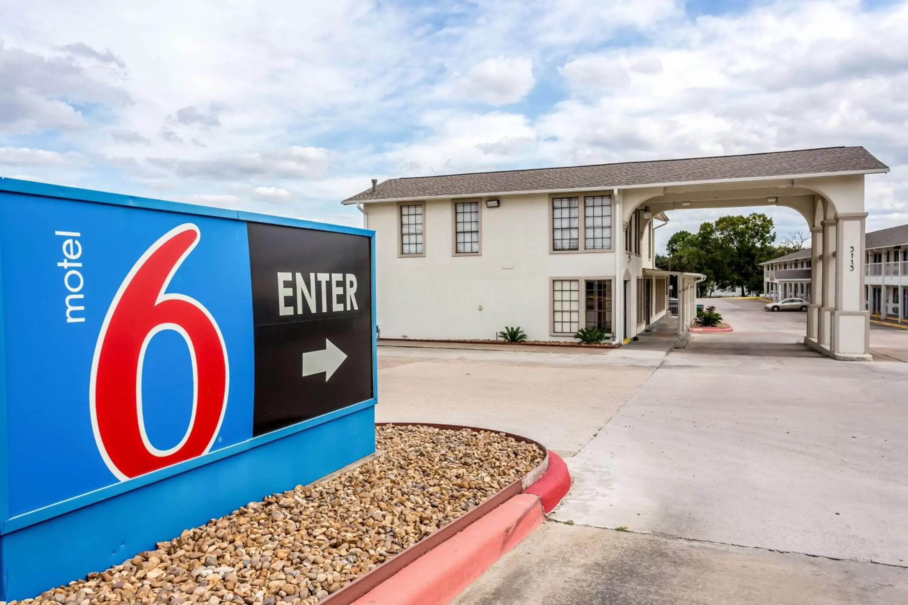 Property building in Motel 6-Bryan, TX - College Station