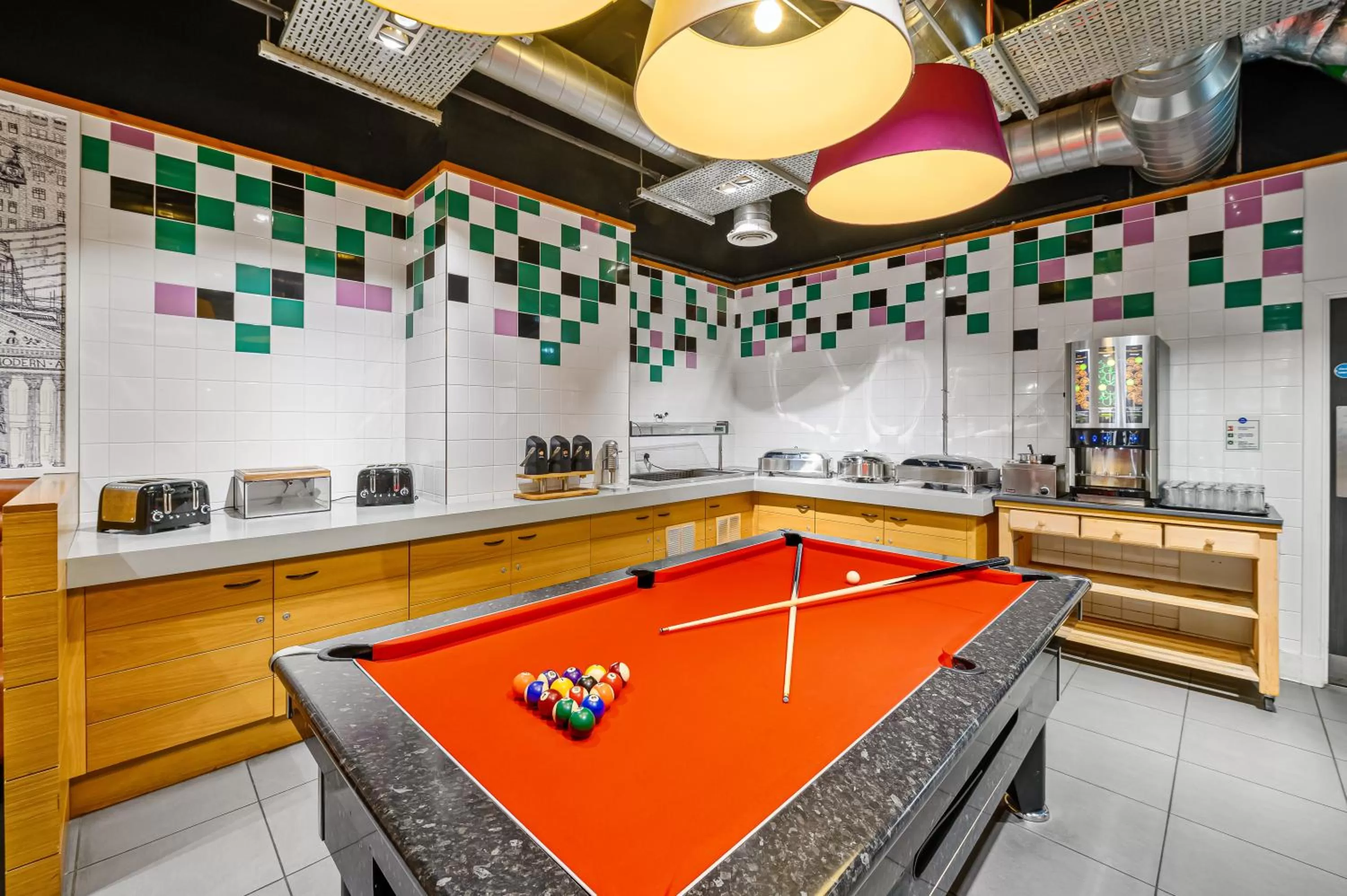 Billiard in ibis Styles Glasgow Centre George Square