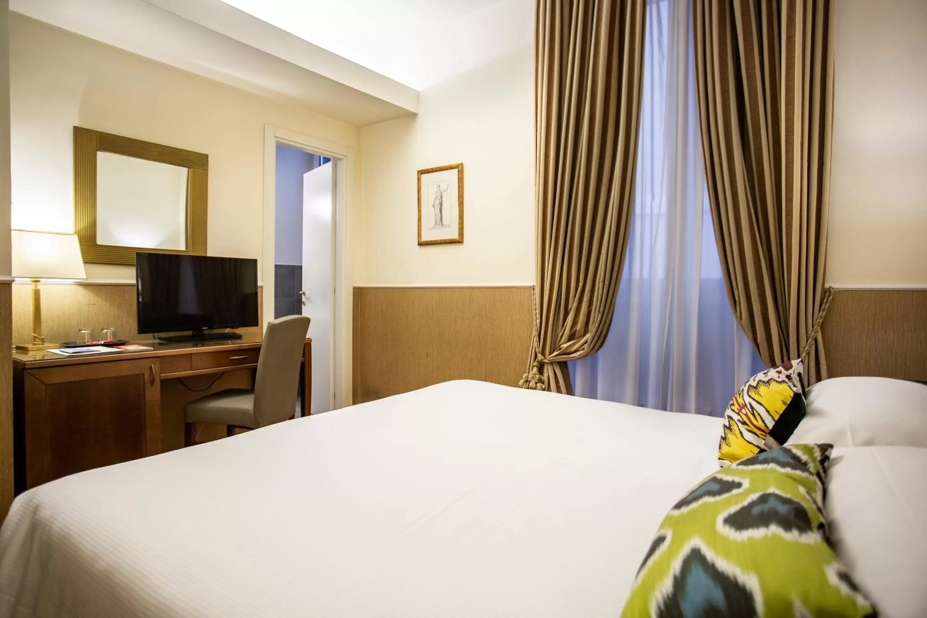 Bed in Hotel Adriano