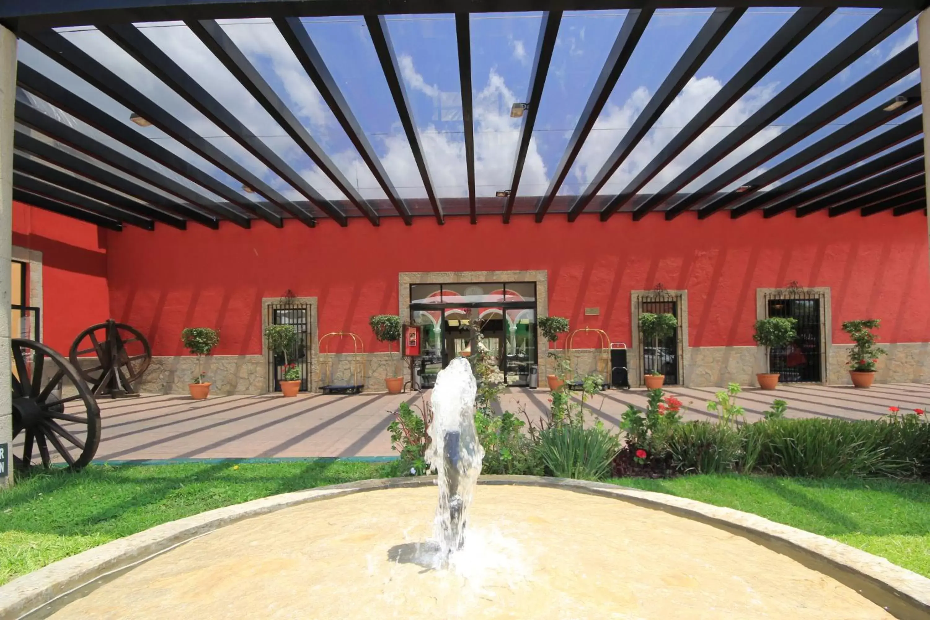 Facade/entrance, Swimming Pool in Hoteles Villa Mercedes San Cristobal