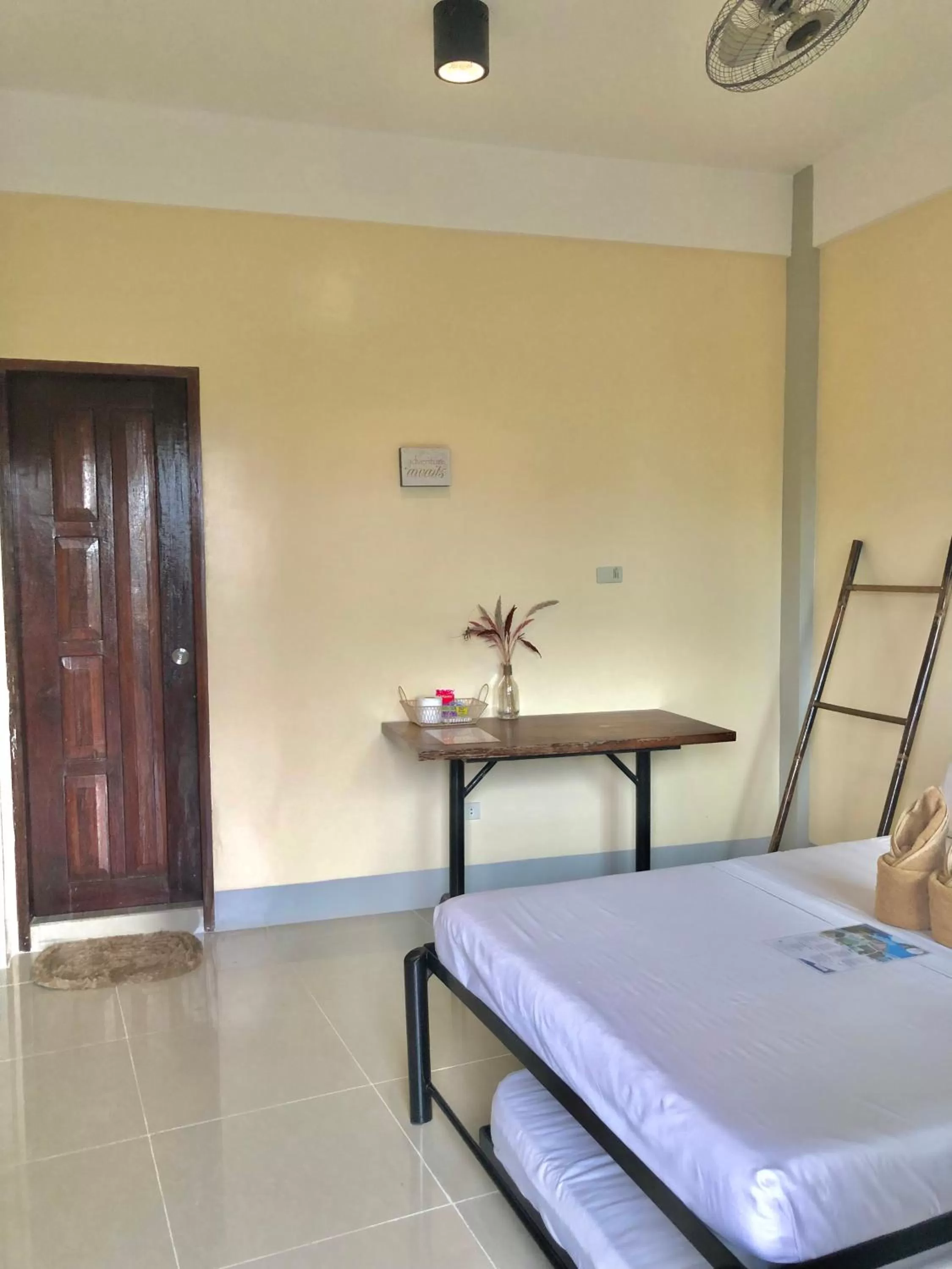 View (from property/room), Bed in Hanna's Inn, El Nido