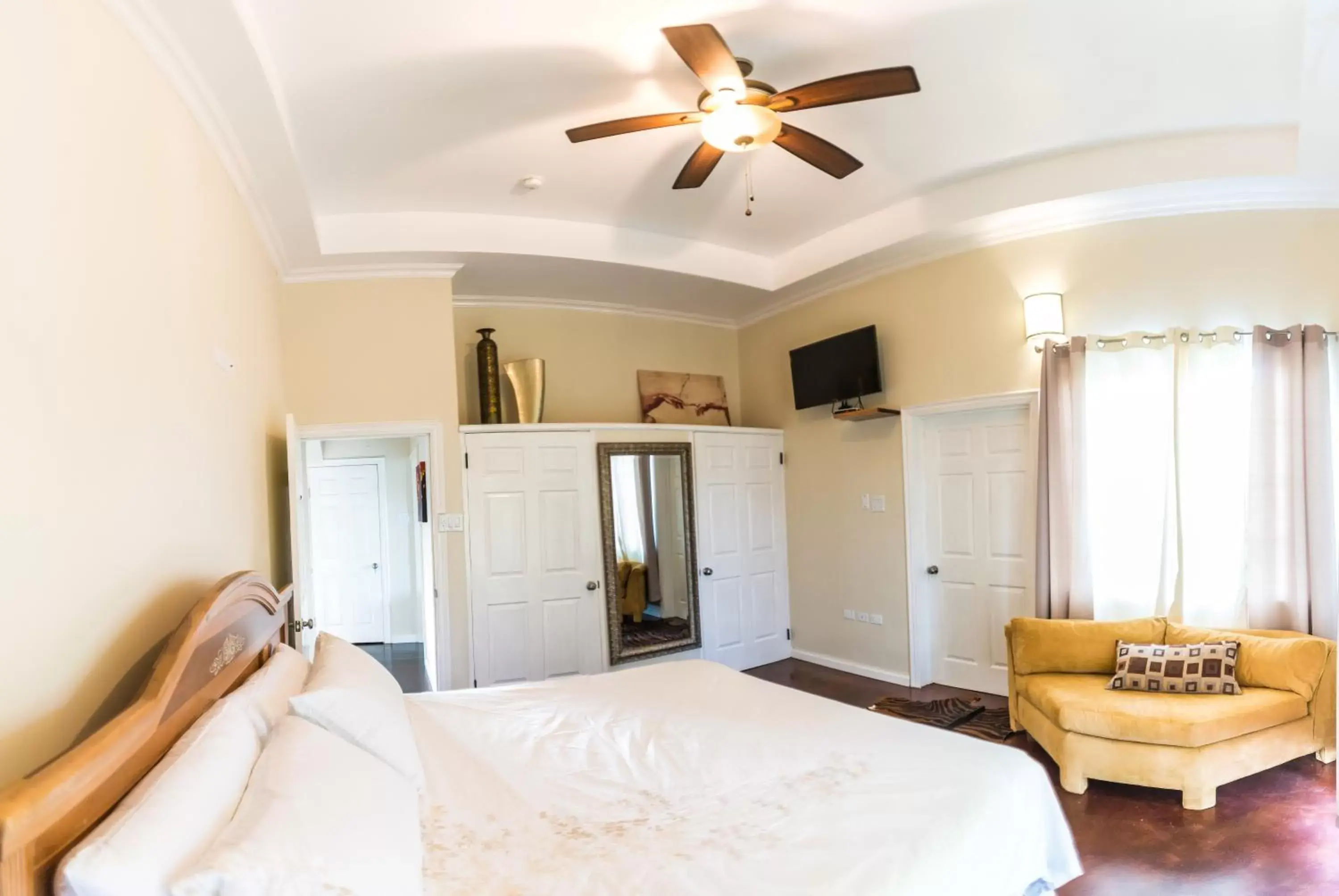 Photo of the whole room, Bed in Blue Paloma Bed & Breakfast Photo of the whole room, Bed in Blue Paloma Bed & Breakfast