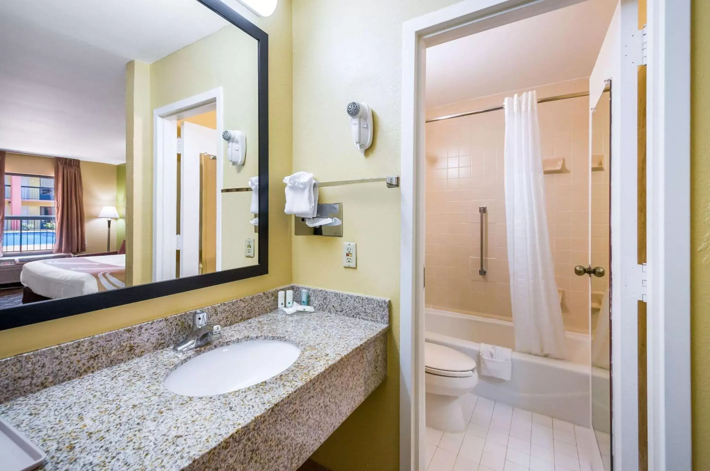 Bathroom in Quality Inn Fredericksburg-Central Park Area