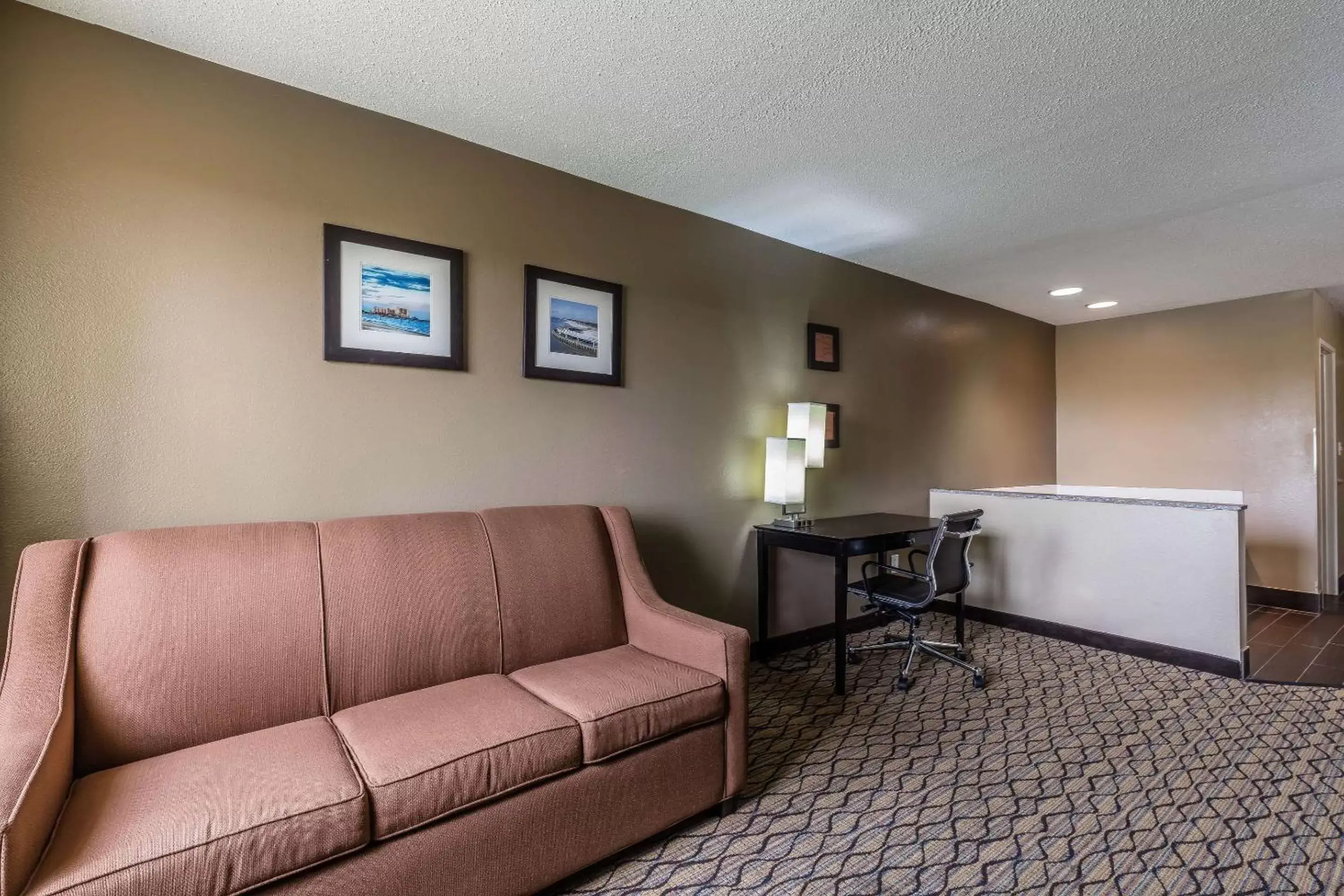 Photo of the whole room, Seating Area in Comfort Inn & Suites Crystal Inn Sportsplex Gulfport