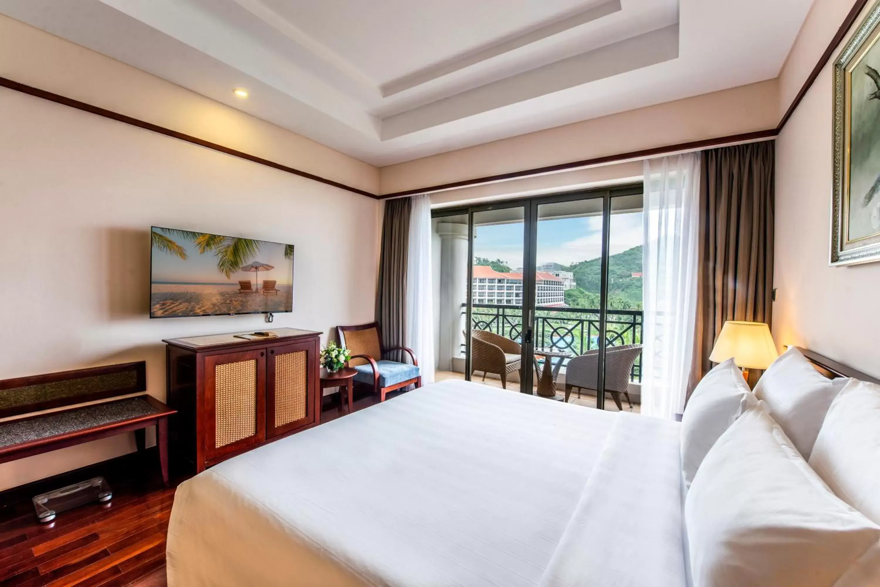 Bed in Vinpearl Resort Nha Trang