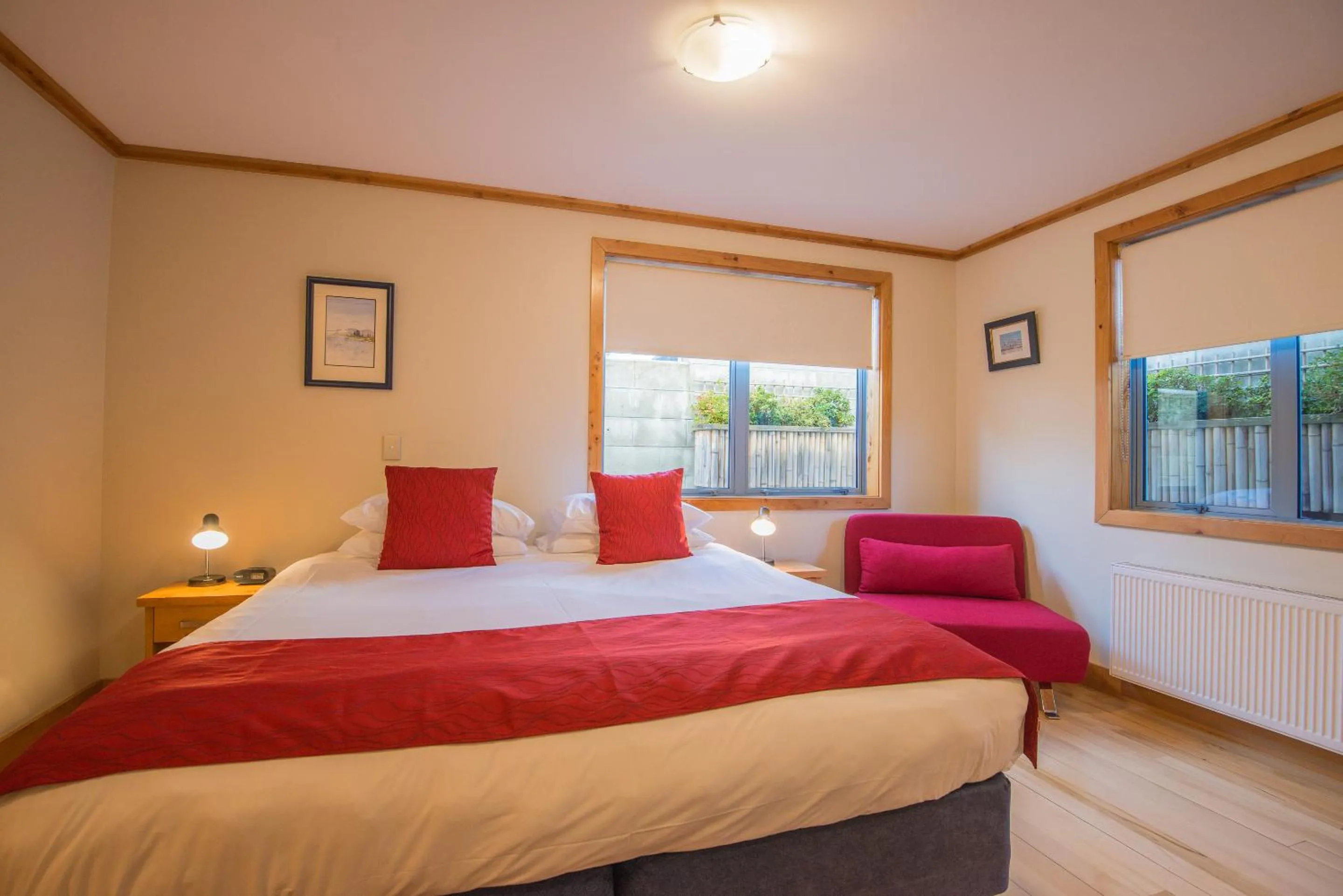 Bedroom, Bed in Coronation Lodge