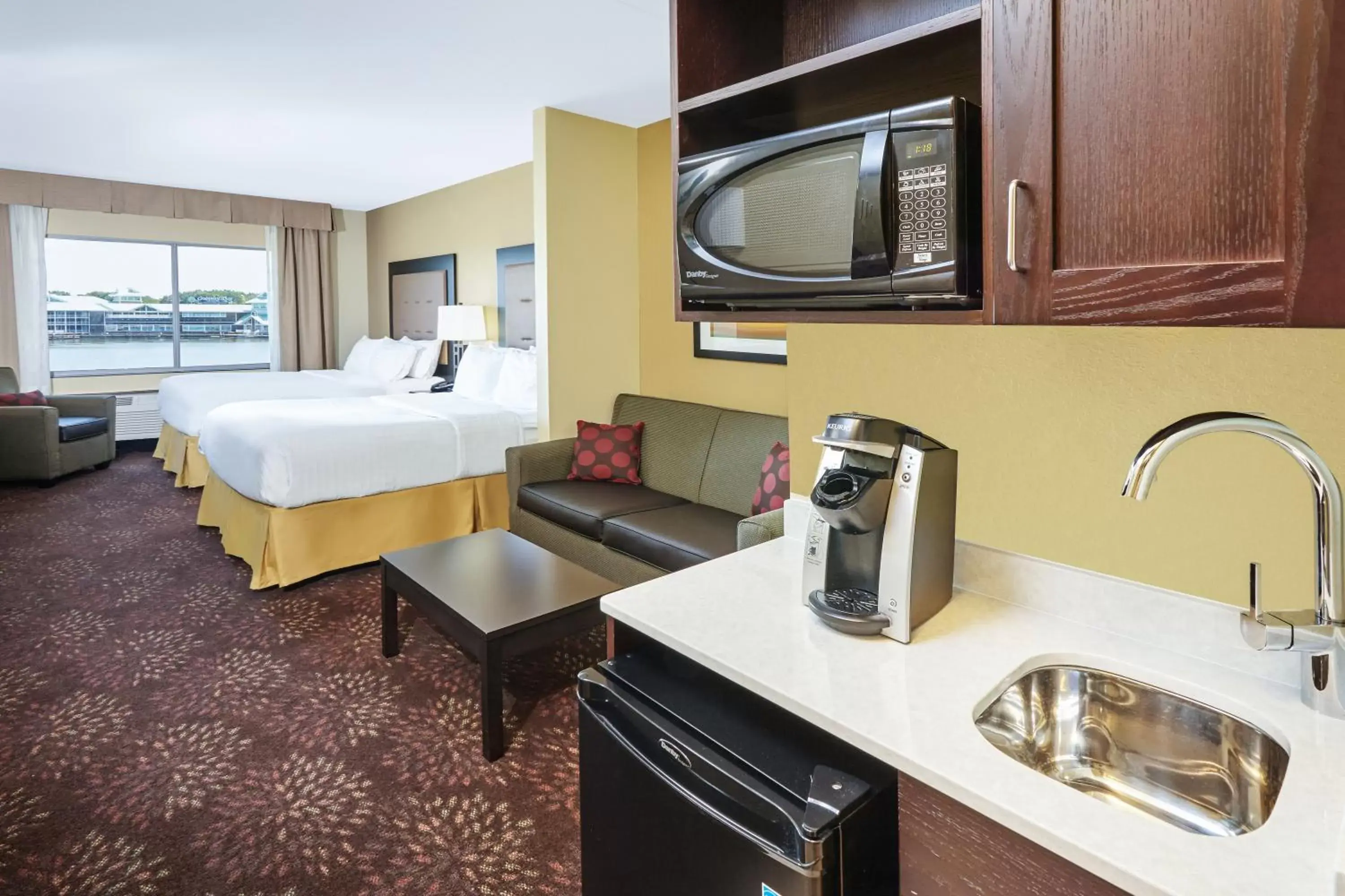 Kitchen or kitchenette, Kitchen/Kitchenette in Holiday Inn Express & Suites Sandusky, an IHG Hotel