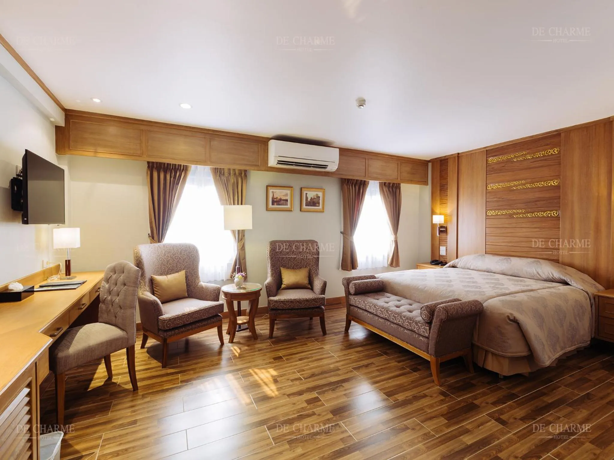 Photo of the whole room, Bed in Decharme Hotel