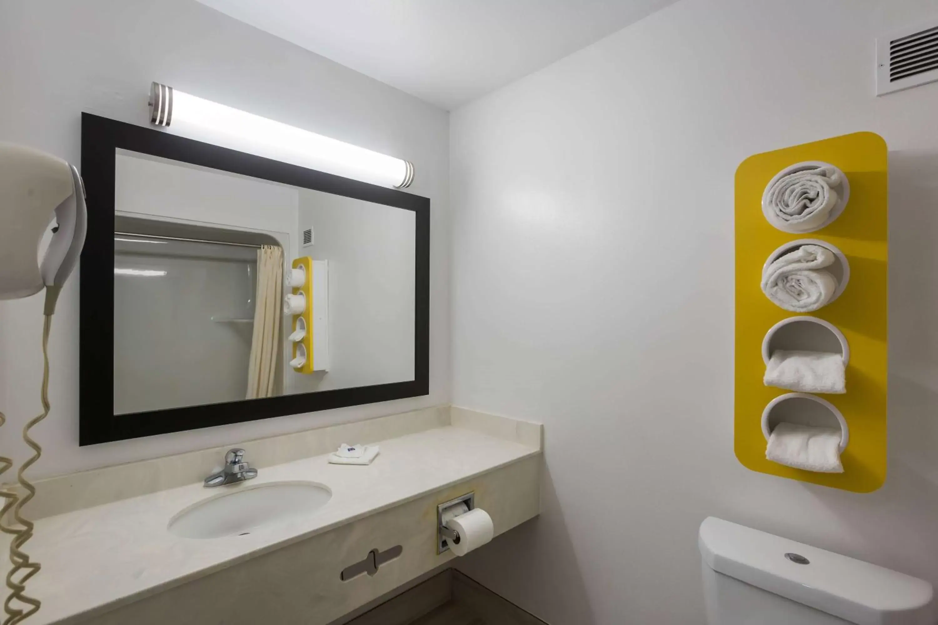 Bathroom in Motel 6-Suwanee, GA - Gwinnett Center