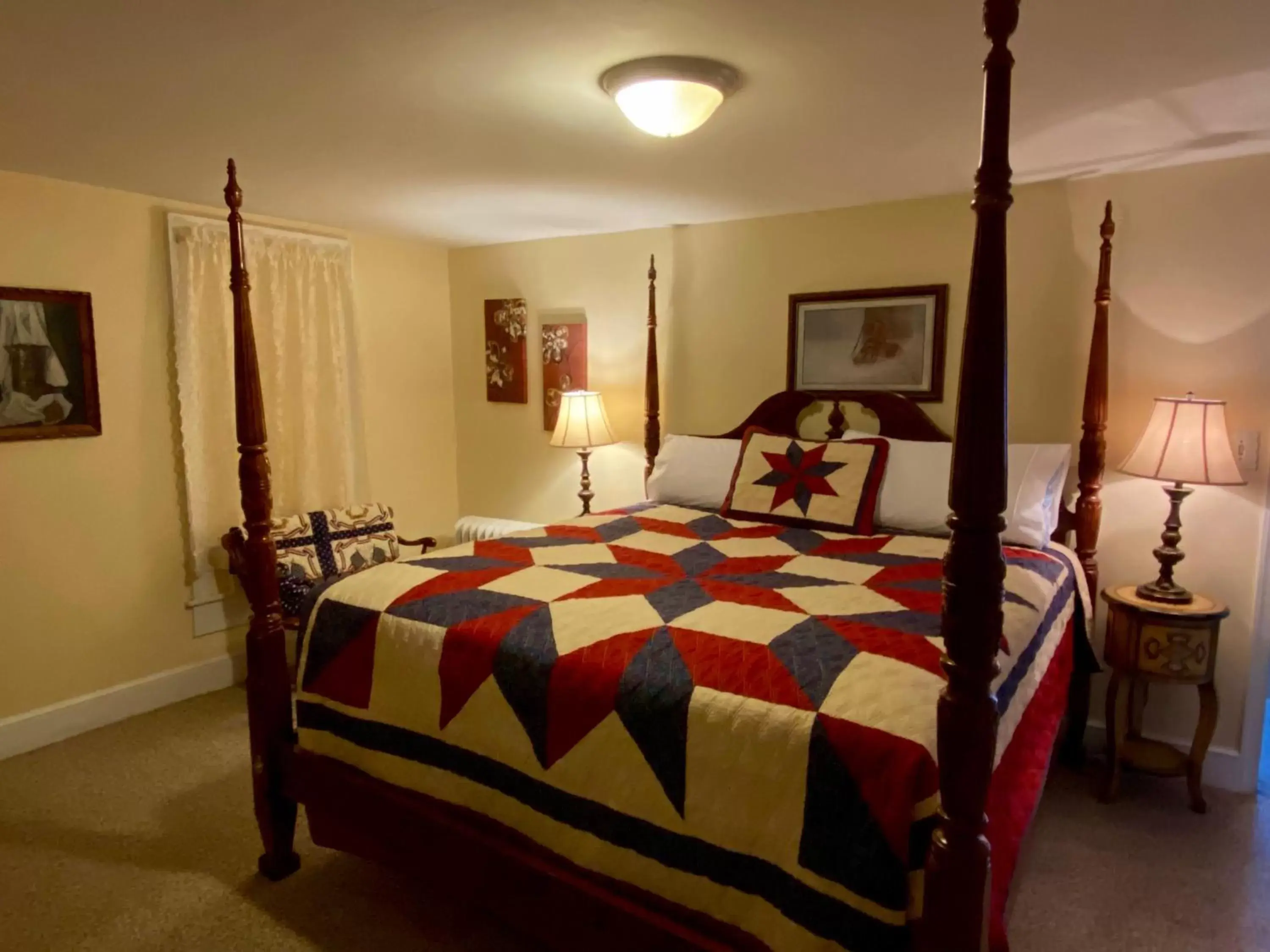 Bed in The Inn at Lincoln Square Bed in The Inn at Lincoln Square