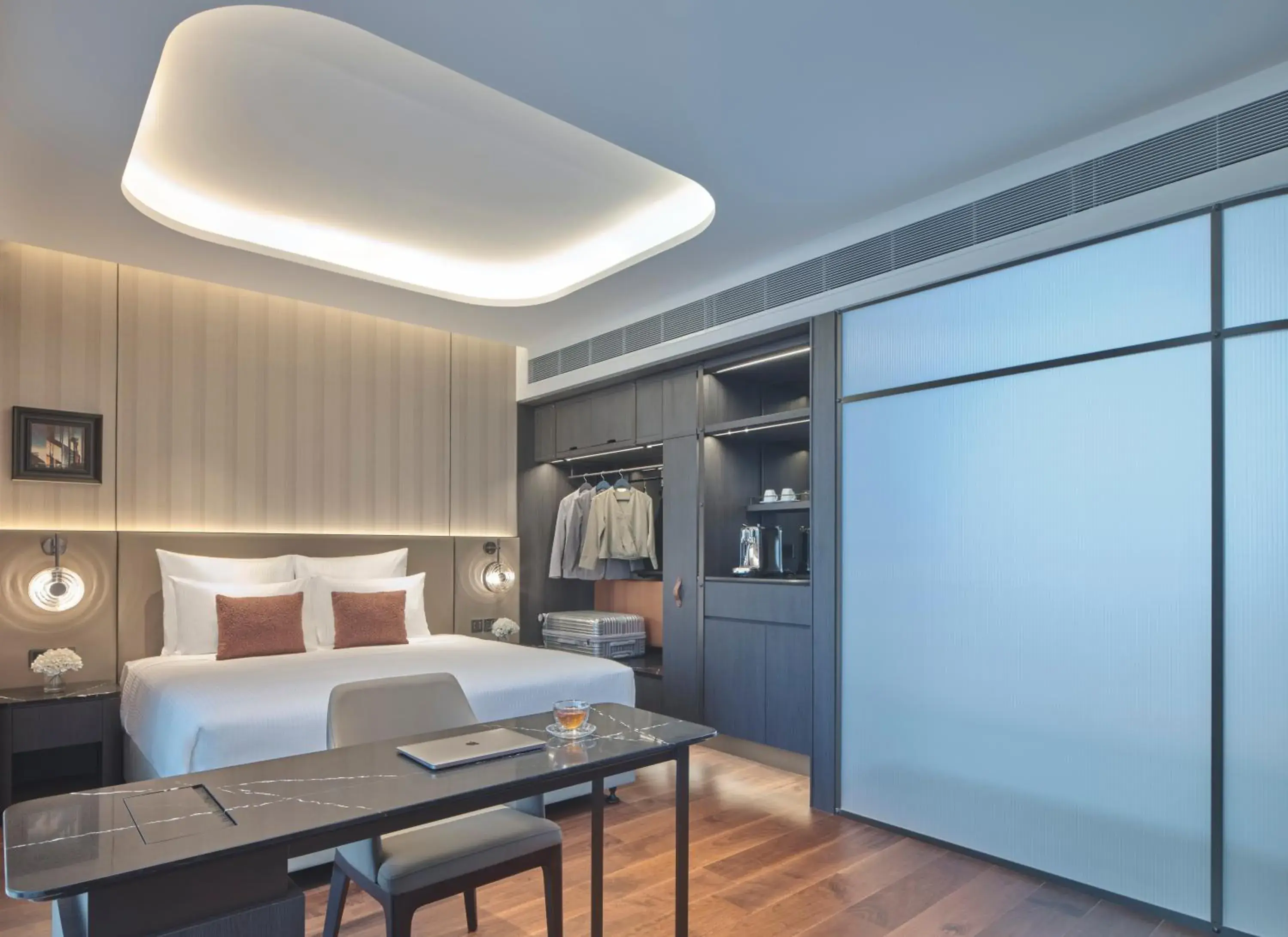 Kitchen or kitchenette, Bed in Pullman Singapore Hill Street
