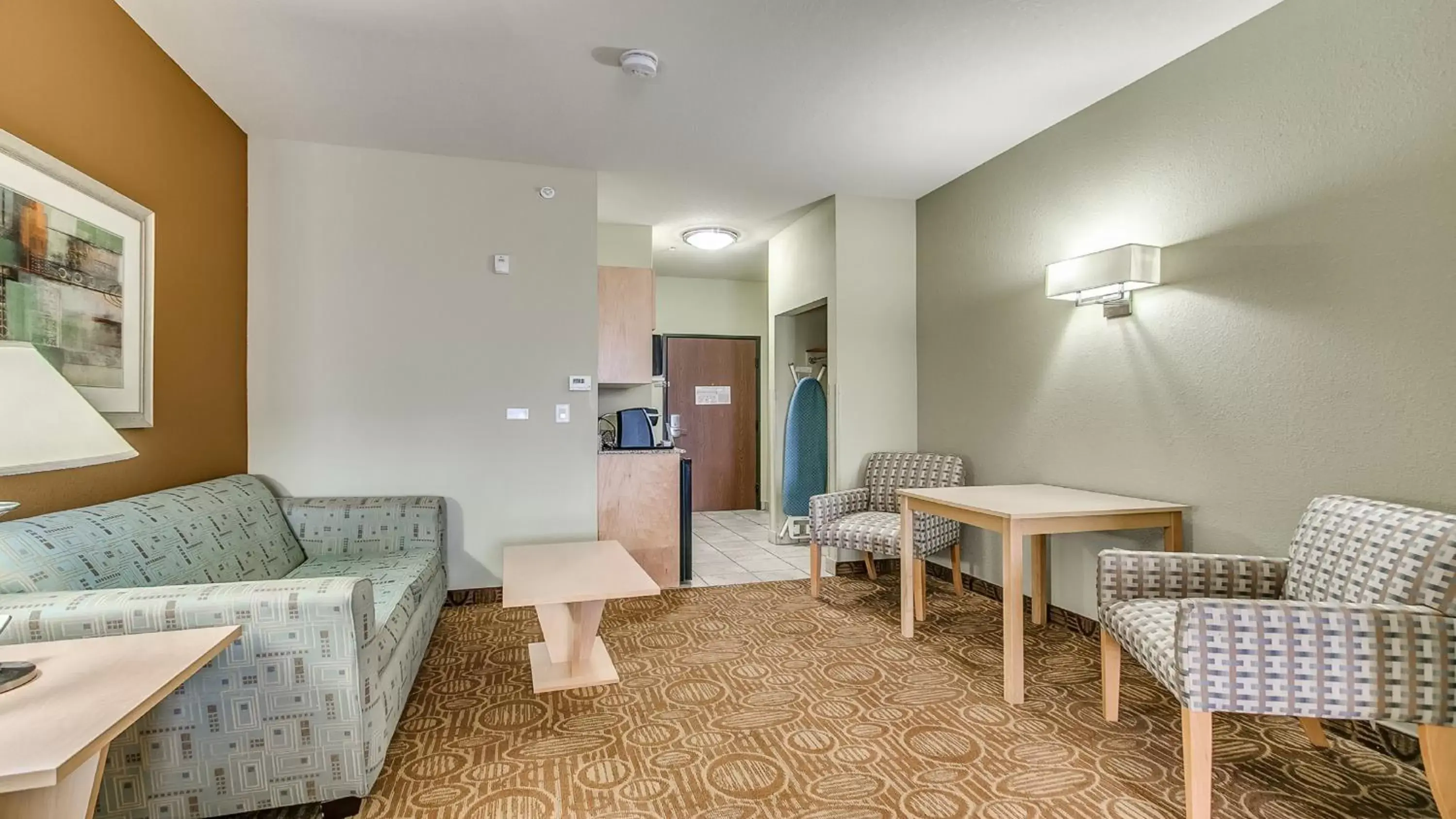 Bedroom, Seating Area in Holiday Inn Express & Suites Lubbock Southwest – Wolfforth, an IHG Hotel