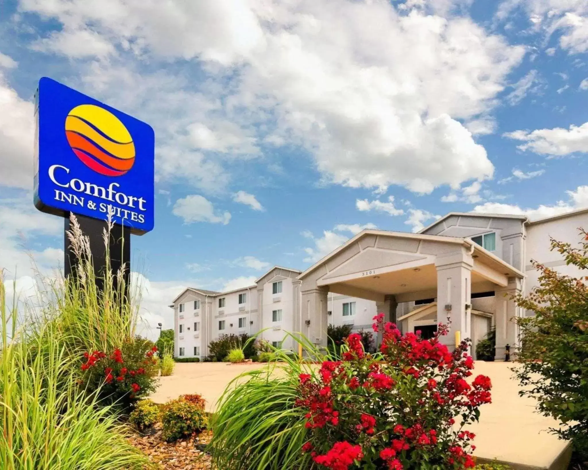 Property building in Comfort Inn & Suites Ponca City near Marland Mansion