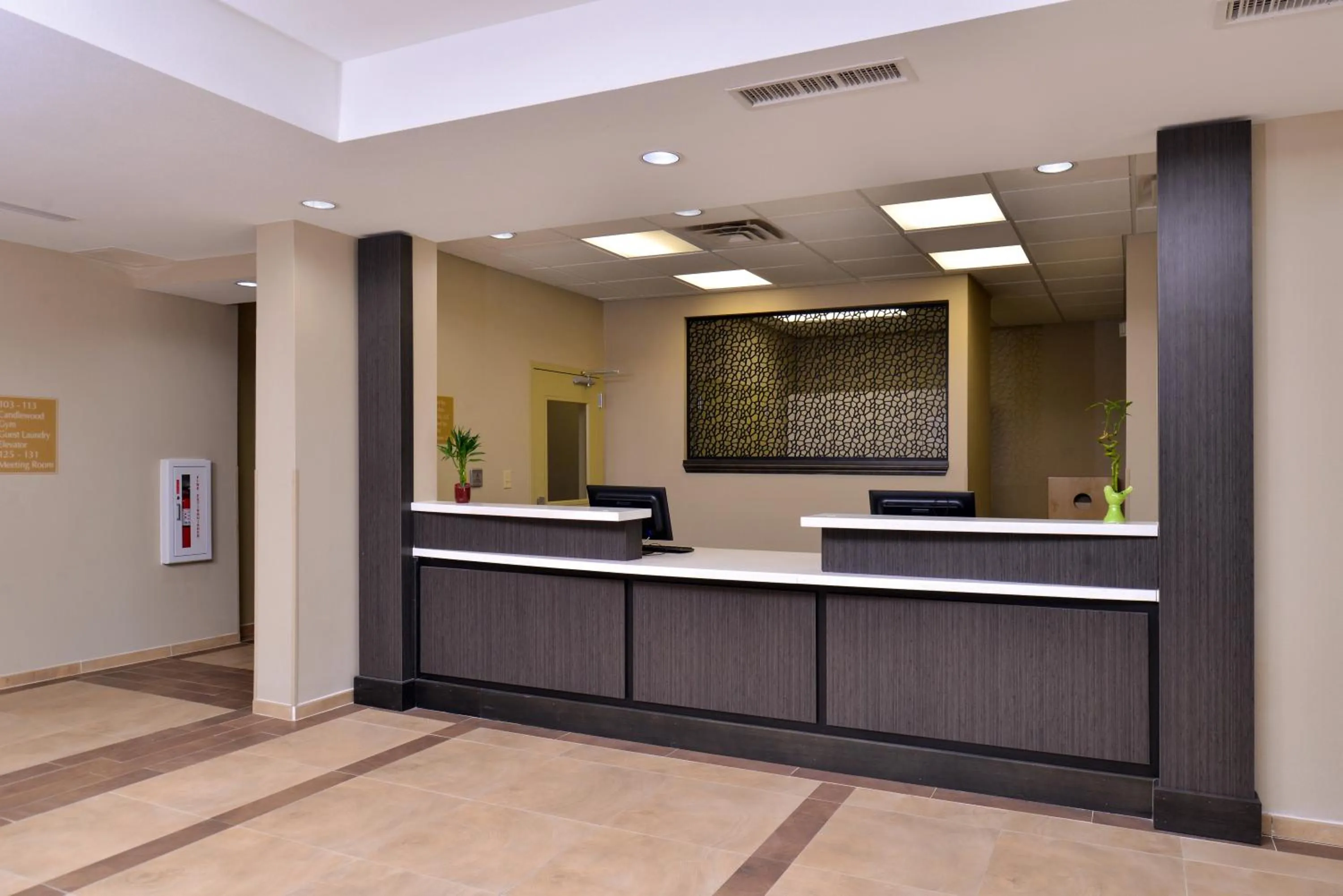 Lobby or reception in Candlewood Suites Kenedy by IHG