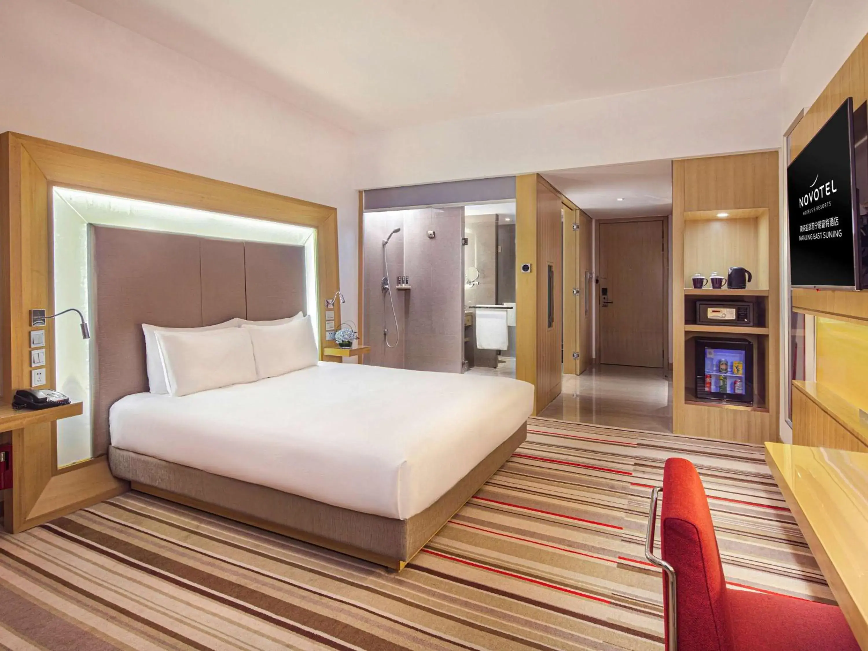 Photo of the whole room, Bed in Novotel Nanjing East Suning Galaxy