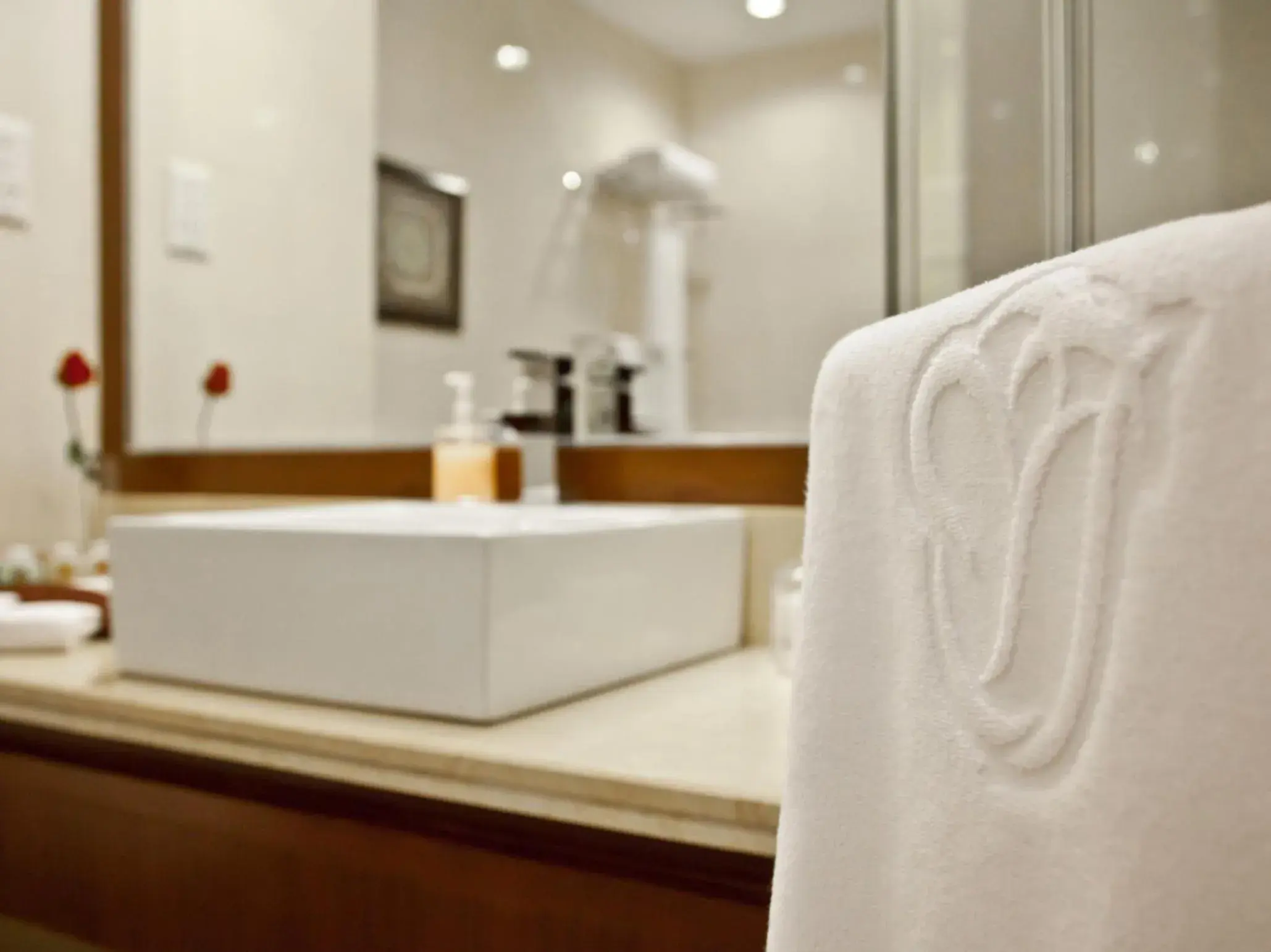 Bathroom in Rosedale Hotel & Suite