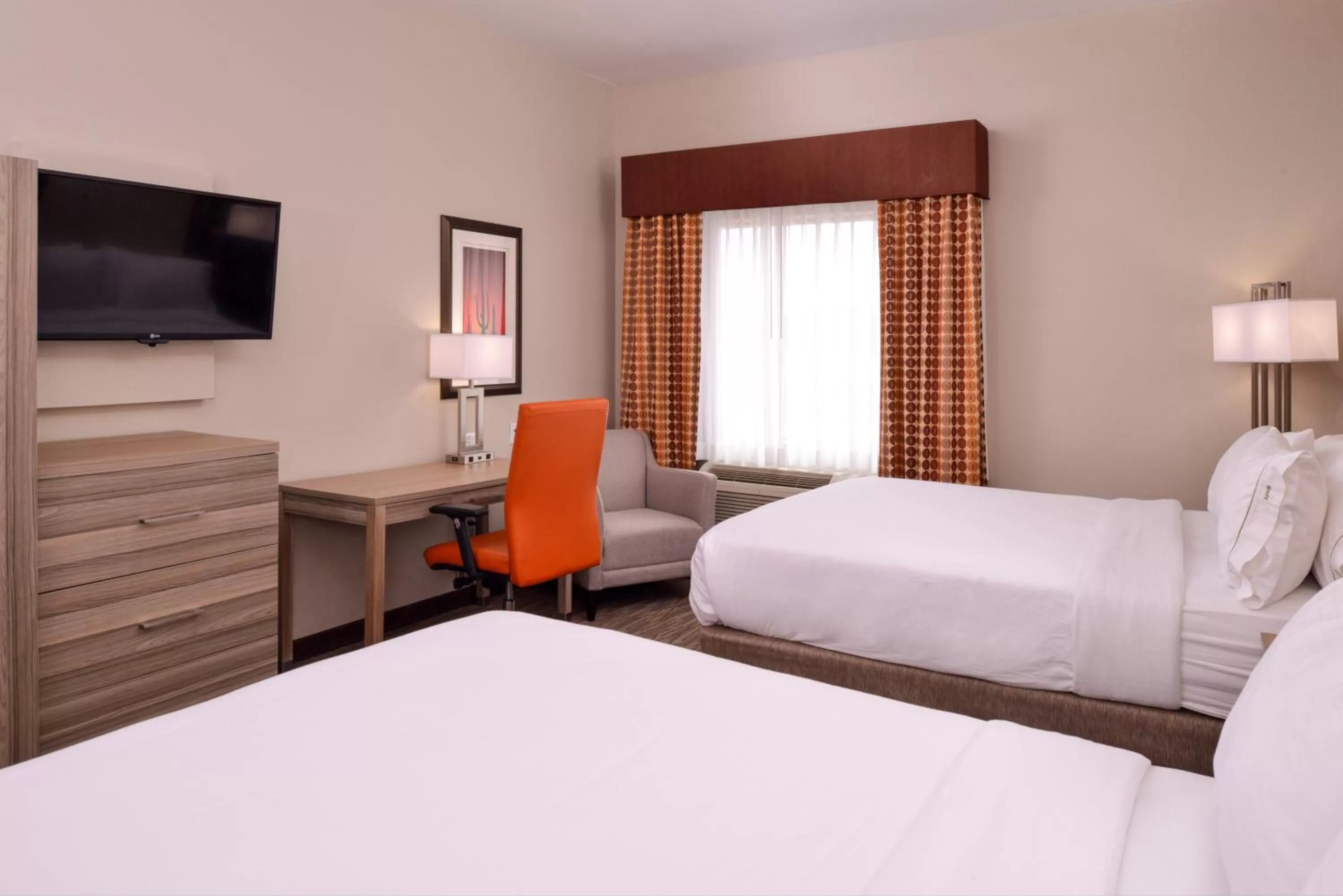 Photo of the whole room, Bed in Holiday Inn Express & Suites Williams by IHG