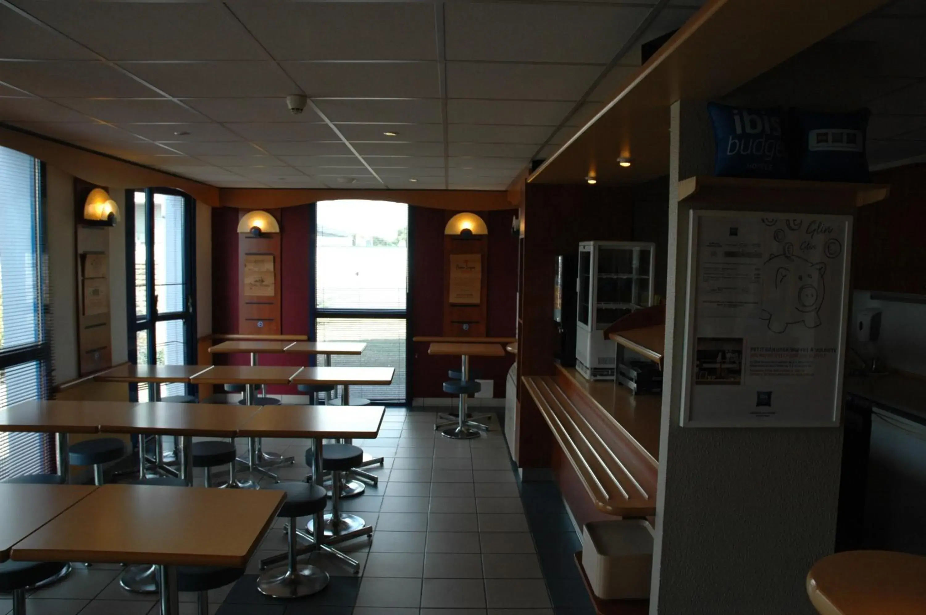 Restaurant/places to eat, Kitchen/Kitchenette in ibis budget Libourne