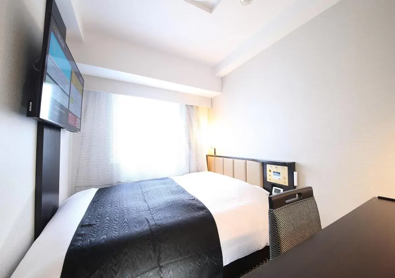Photo of the whole room, Bed in APA Hotel Asakusa Tawaramachi Ekimae