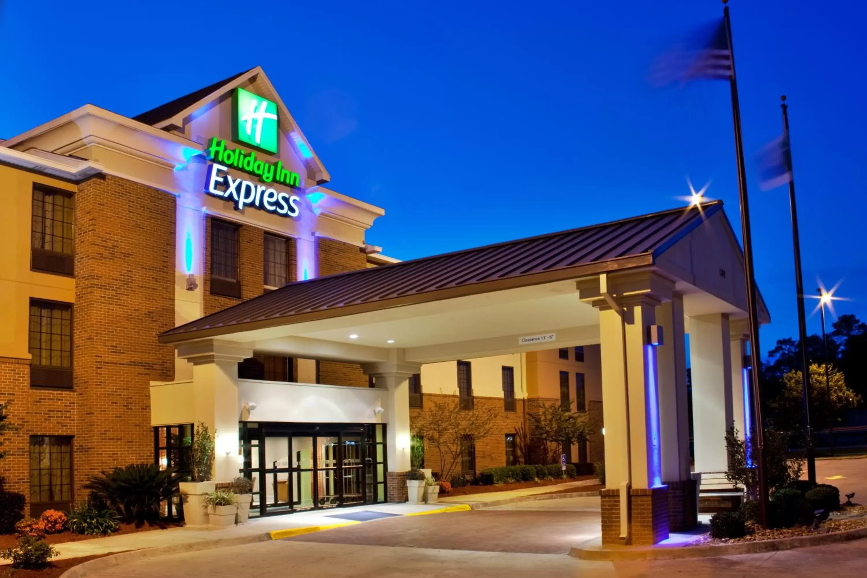 Facade/entrance, Property Building in Holiday Inn Express & Suites Sulphur - Lake Charles, an IHG Hotel