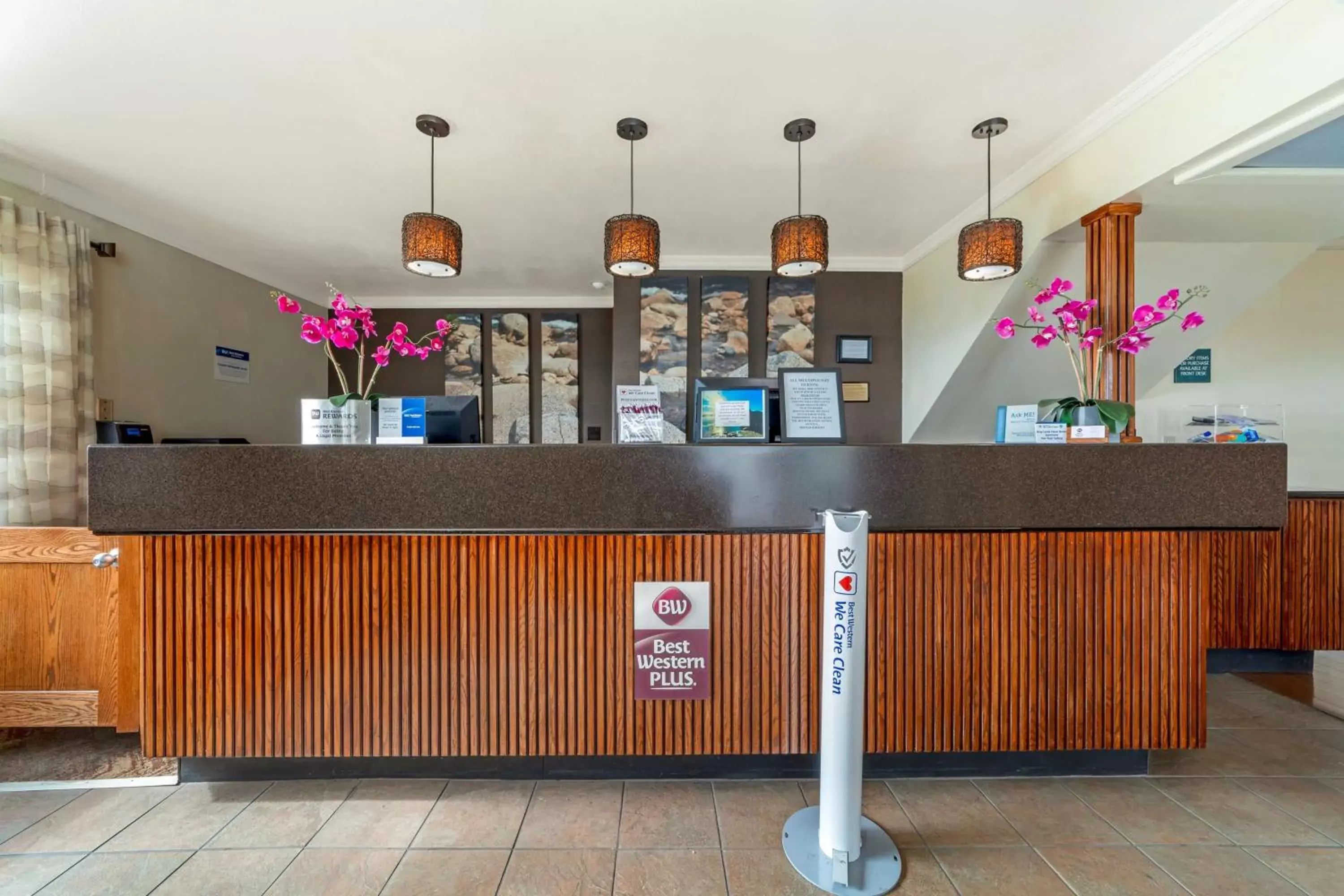 Lobby or reception in Best Western Plus Northwoods Inn Lobby or reception in Best Western Plus Northwoods Inn